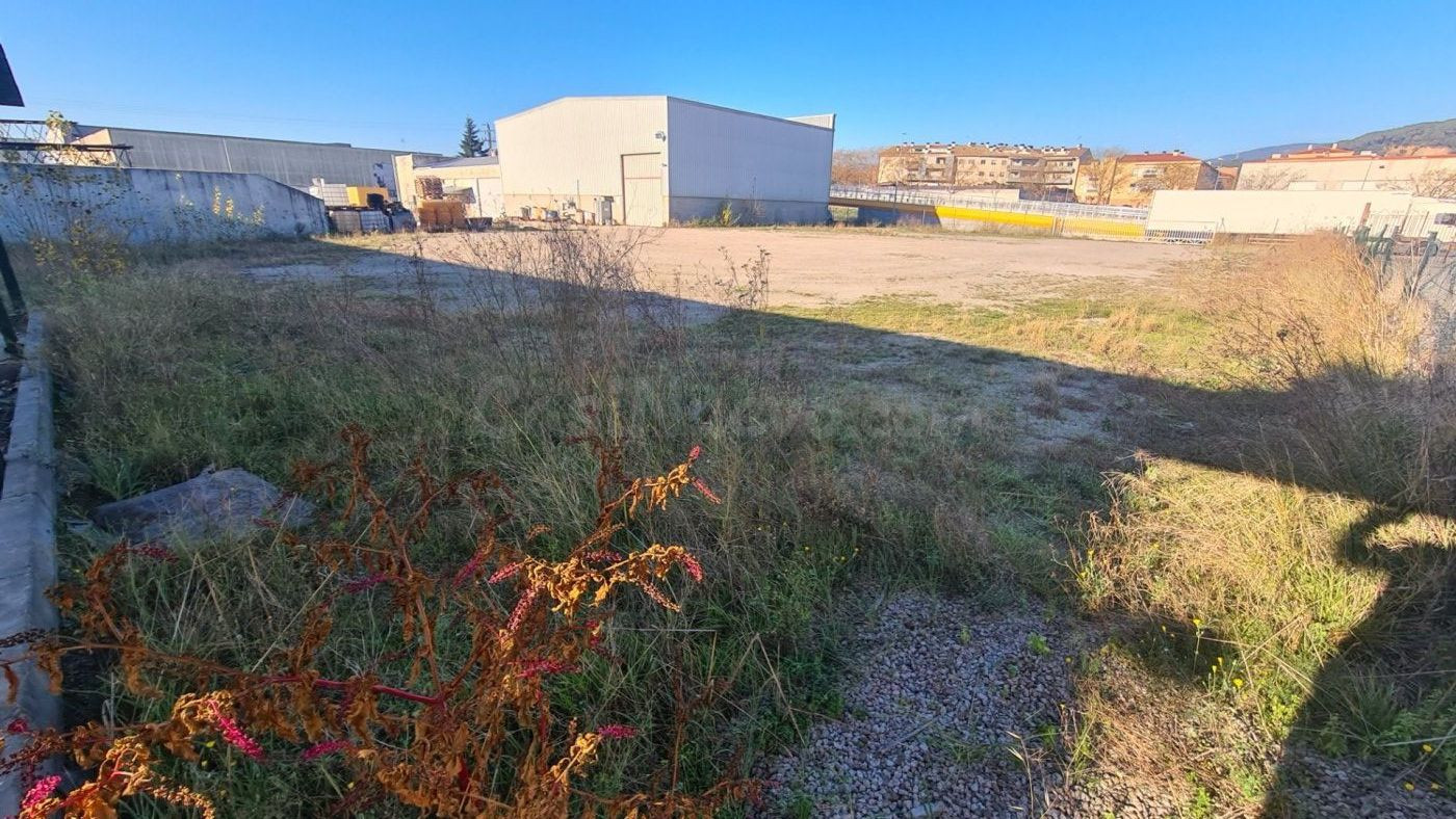 SANT CELONI (MOLÍ DE LES PLANES): SOLAR INDUSTRIAL EN VENTA
