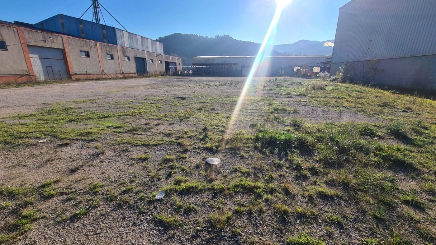 SANT CELONI (MOLÍ DE LES PLANES): SOLAR INDUSTRIAL EN VENTA - foto 2