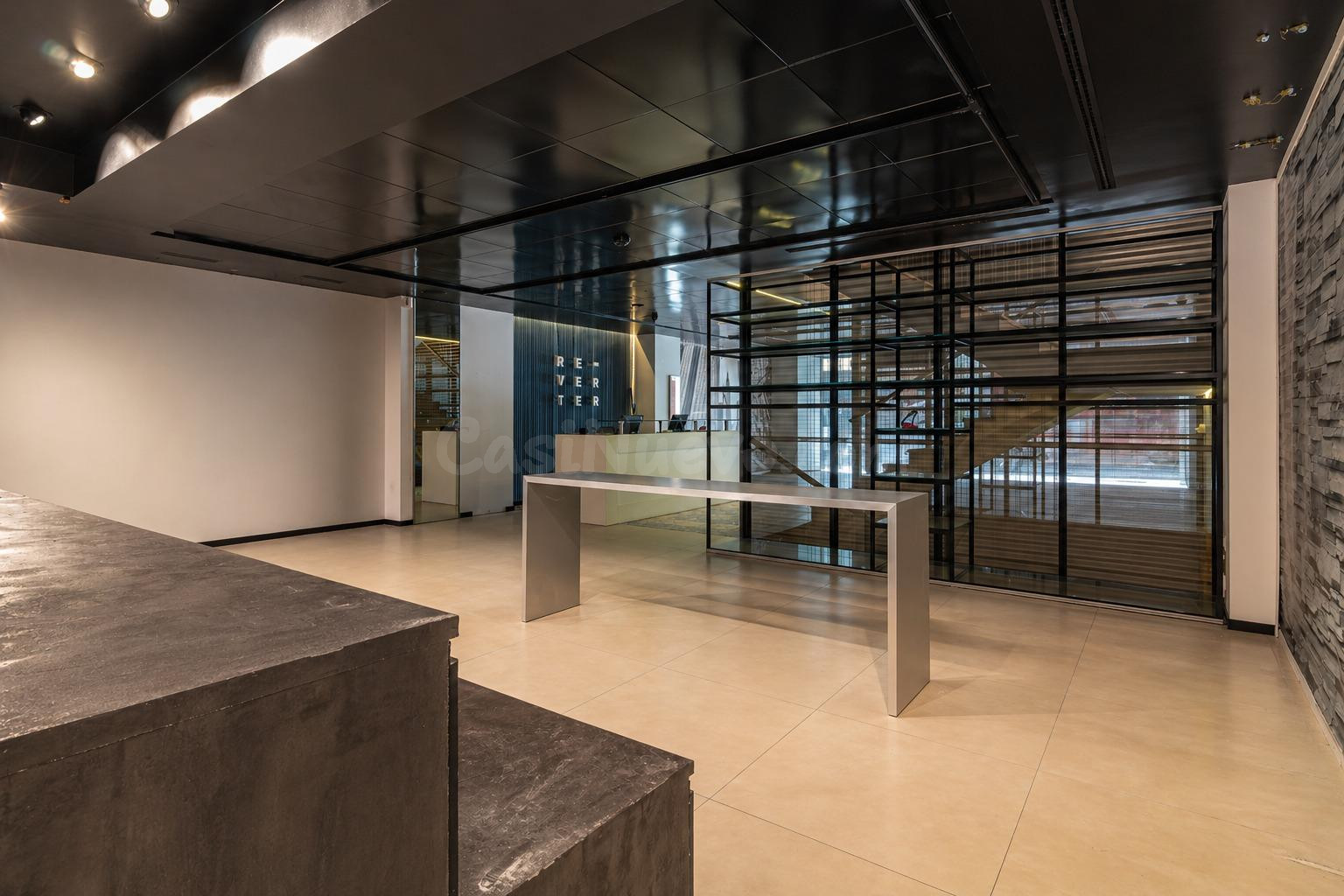 MAGNÍFICO LOCAL COMERCIAL CON TRES PLANTAS Y 460 M2 EN PLENO - foto 3
