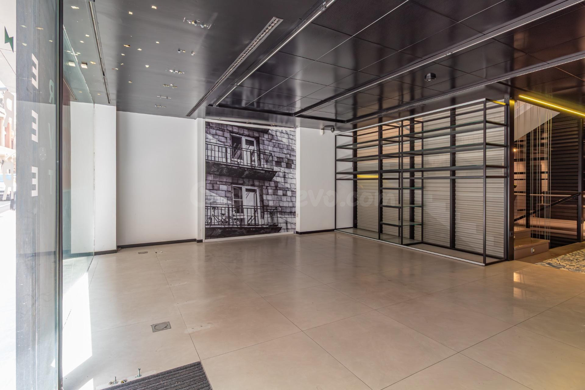 MAGNÍFICO LOCAL COMERCIAL CON TRES PLANTAS Y 460 M2 EN PLENO - foto 4