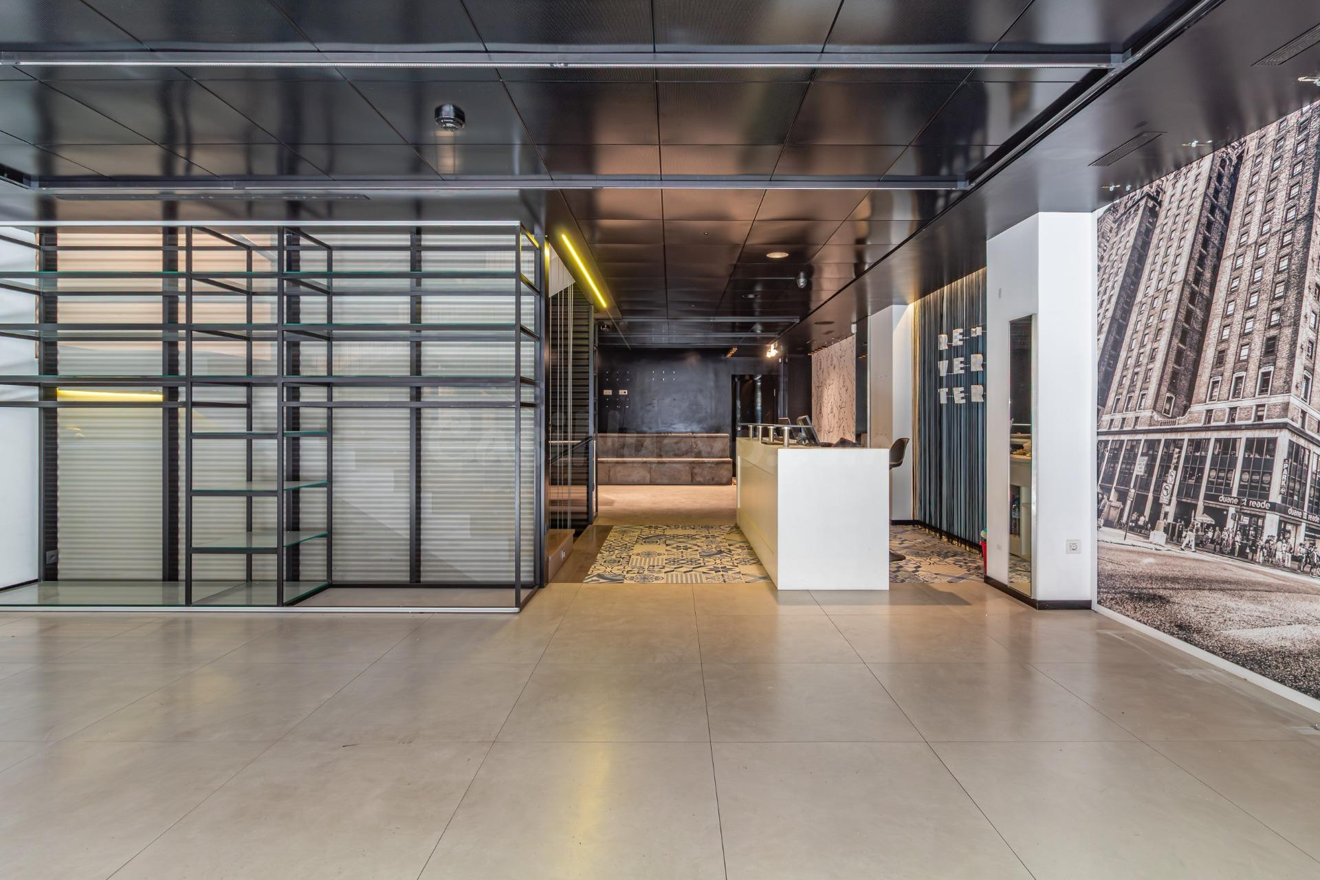 MAGNÍFICO LOCAL COMERCIAL CON TRES PLANTAS Y 460 M2 EN PLENO - foto 5