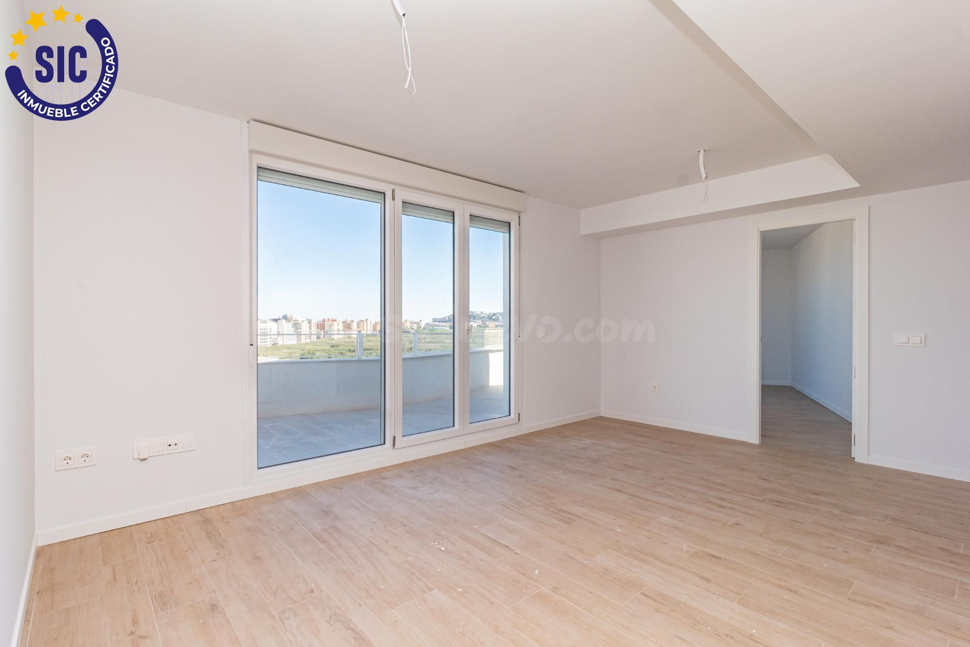 ÁTICO A ESTRENAR DE 2 DORMITORIOS Y AMPLIA TERRAZA CON VISTA - foto 5