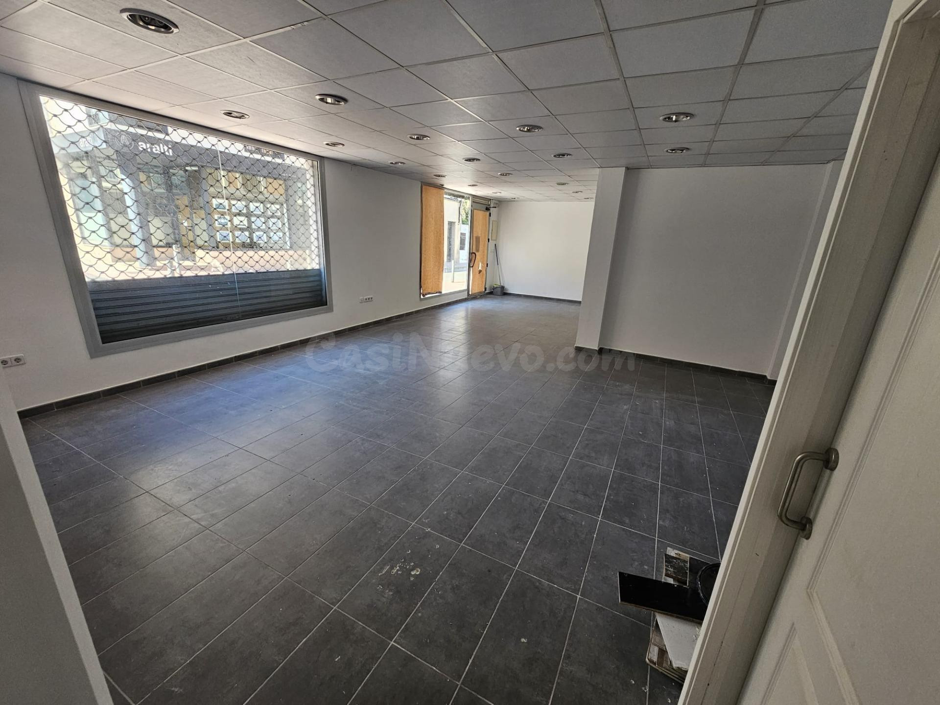 SANT CELONI ( CENTRO-CTRA. VELLA ):  PERFECTO LOCAL COMERCIAL CON 10 m DE FACHADA Y VISIBILIDAD A 2 CALLES MUY TRANSITADAS
