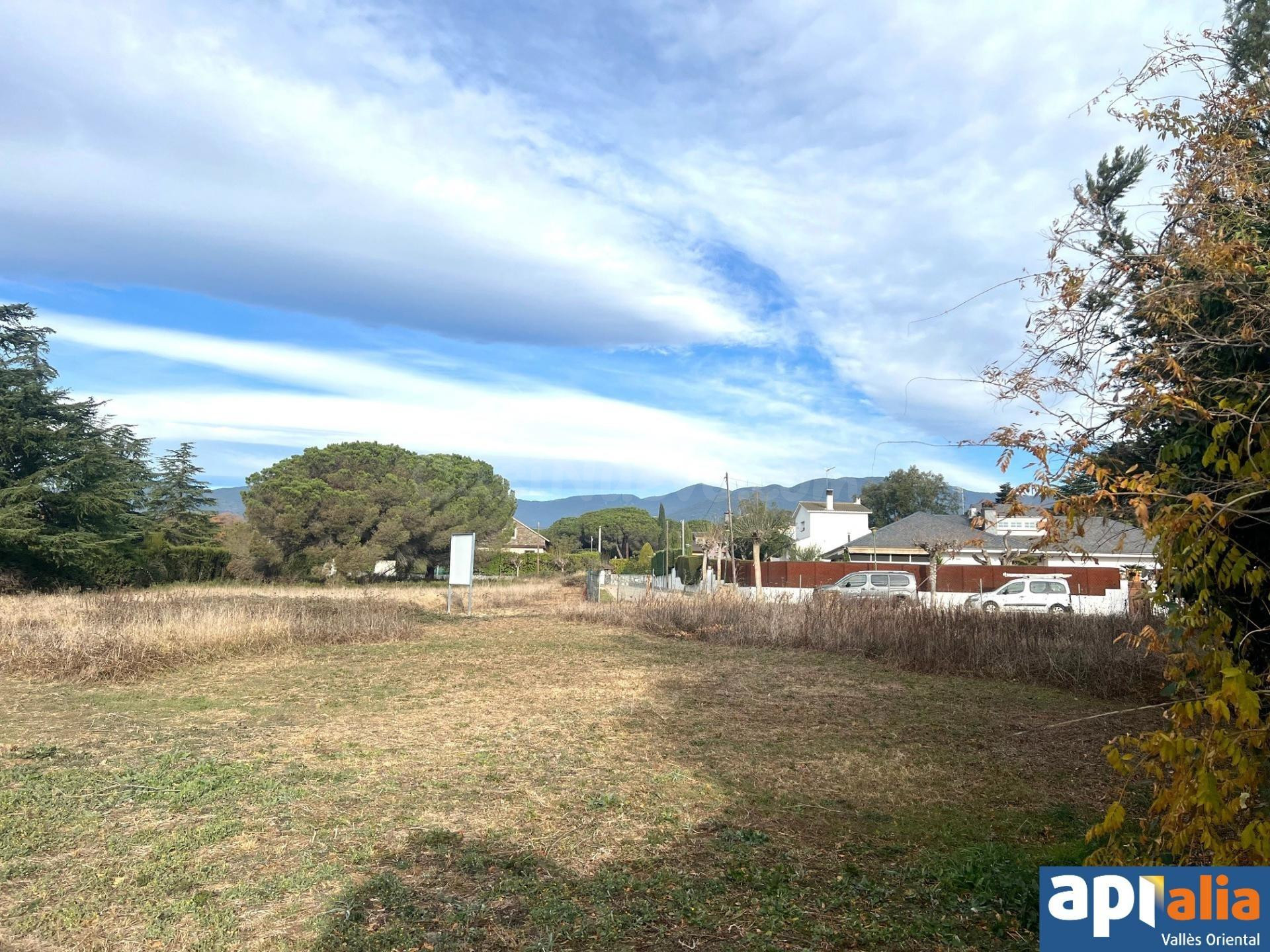 TERRENO ENTRE LLINARS Y CARDEDEU APTO PARA EDIFICAR UNIFAMIL - foto 2