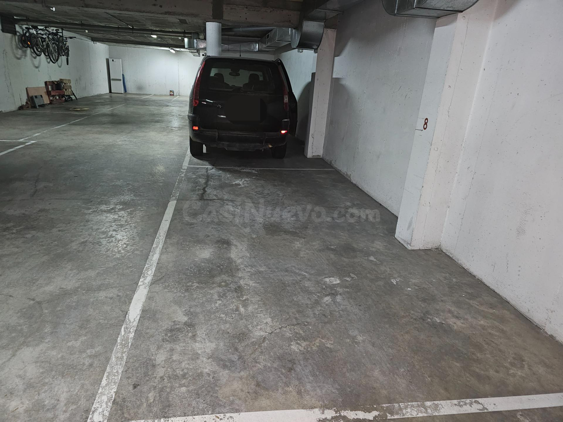 SANT CELONI (CENTRO - CORREOS): AMPLIA PLAZA DE APARCAMIENTO DE FÀCIL ACCESO