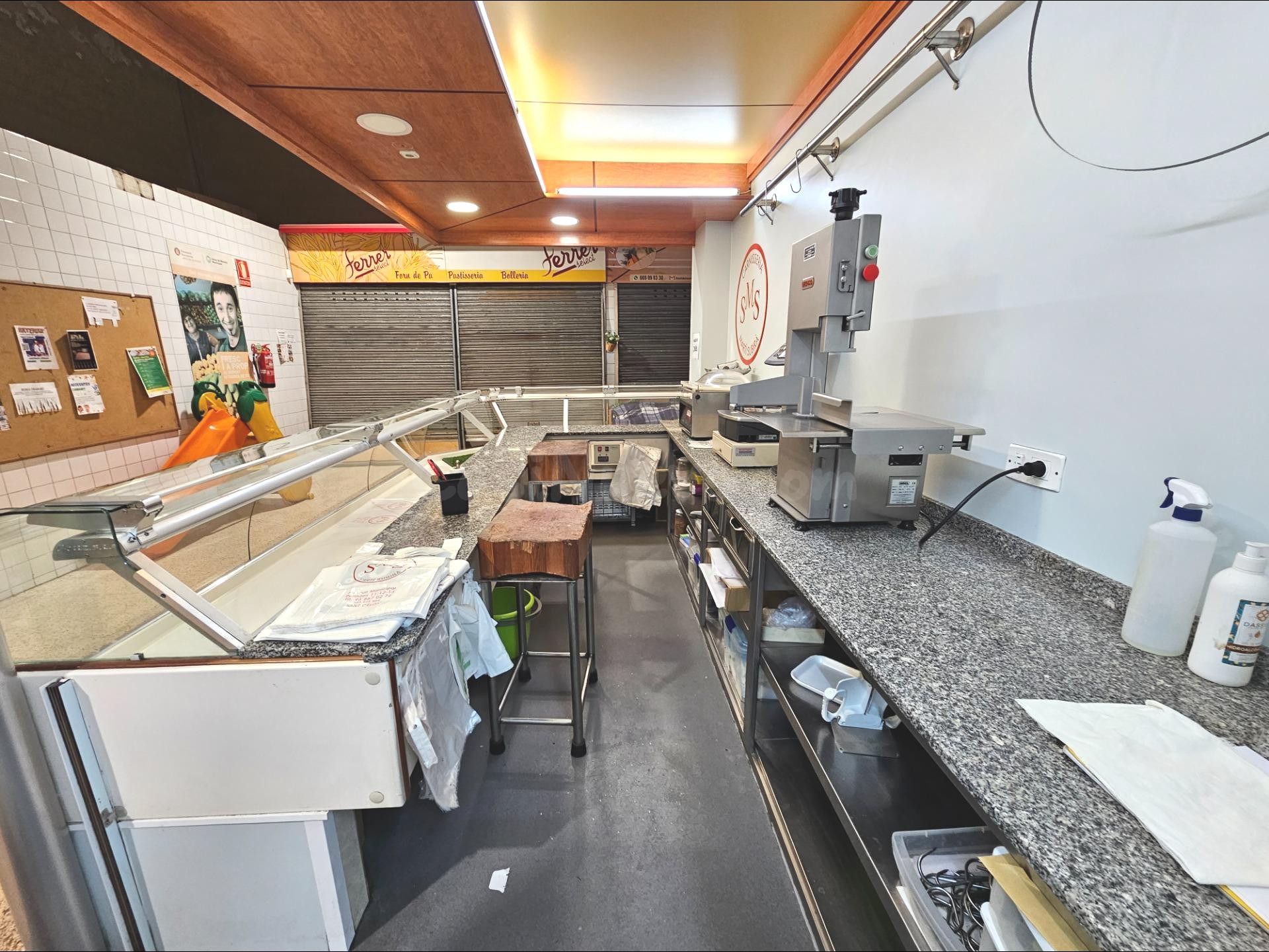 SANT CELONI (MERCAT MUNICIPAL):SE TRASPASA BRILLANTE NEGOCIO - foto 2