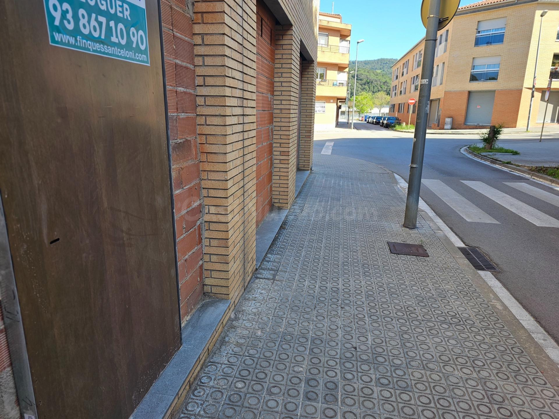 SANT CELONI (LES TORRES): LOCAL ESQUINERO PARA ADECUAR A ACT - foto 5