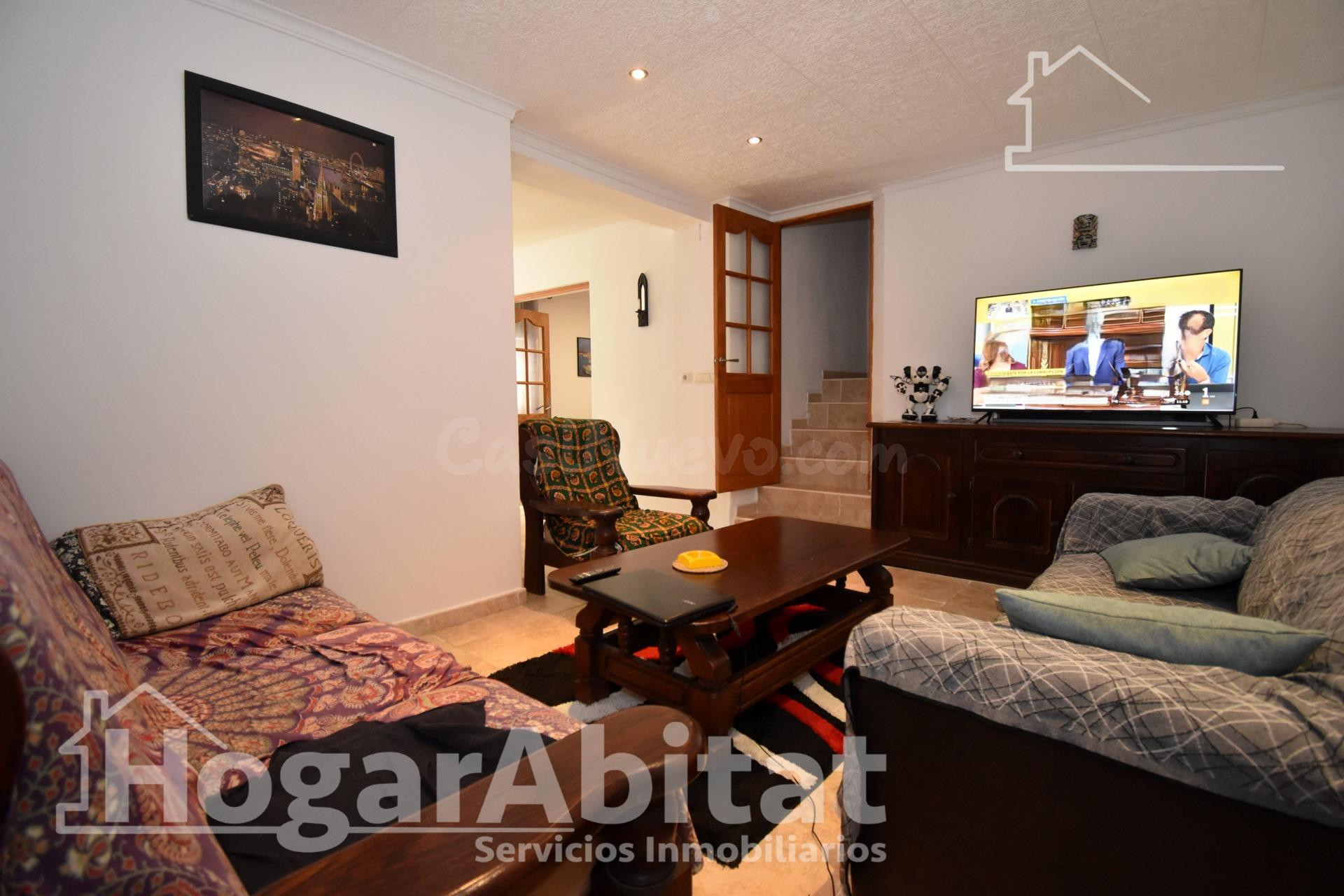 AMPLIA CASA CON BARBACOA, TRASTERO, PISCINA Y JARDÍN - foto 4
