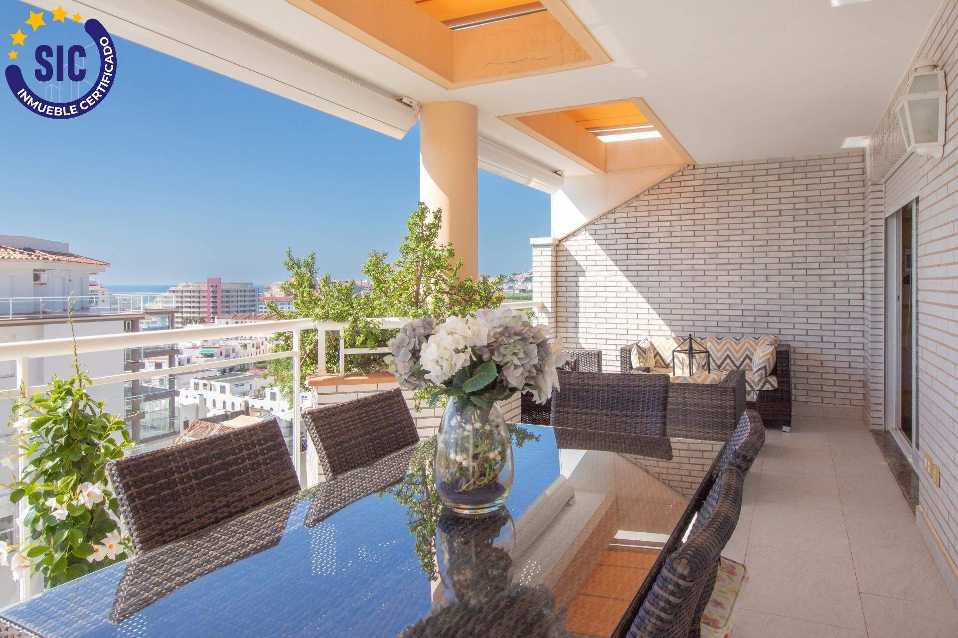 Ático de diseño con espectacular terraza y vistas al mar en  - foto 2