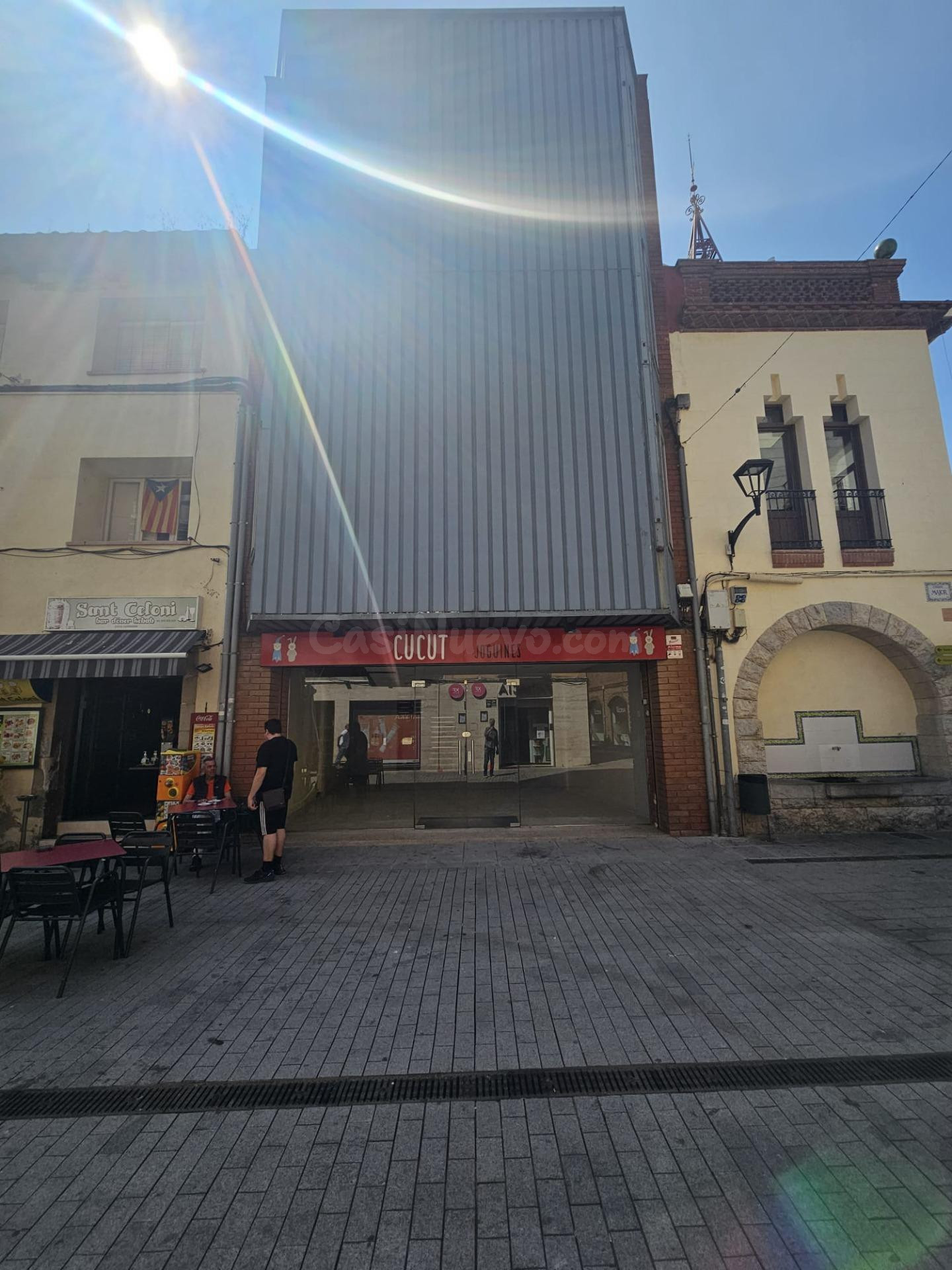 SANT CELONI (CENTRO-ZONA PEATONAL): GRAN EDIFICIO DE ALQUILE