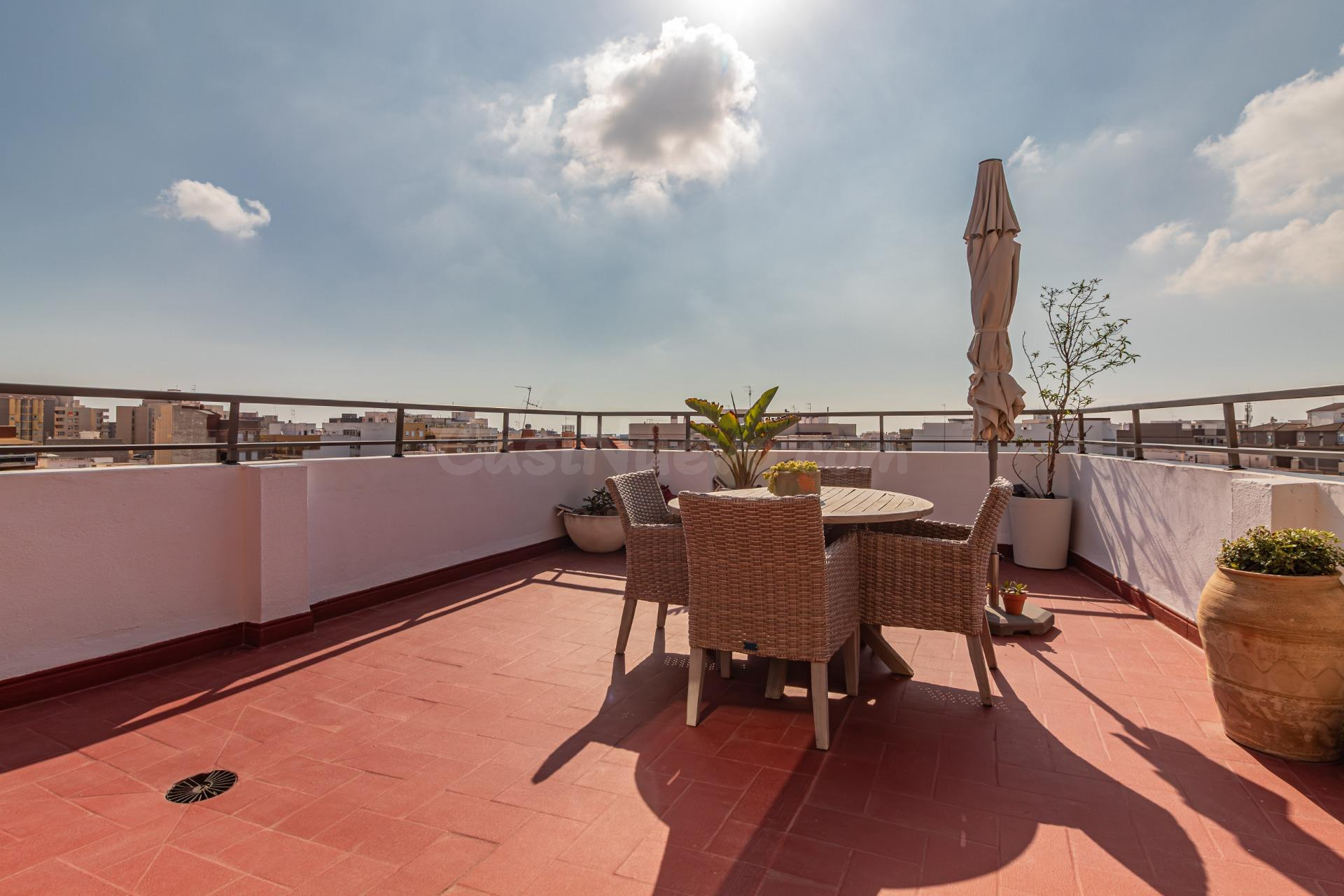 ÁTICO CON TERRAZA DE TRES DORMITORIOS EN PLAZA Mª AGUSTINA D - foto 3