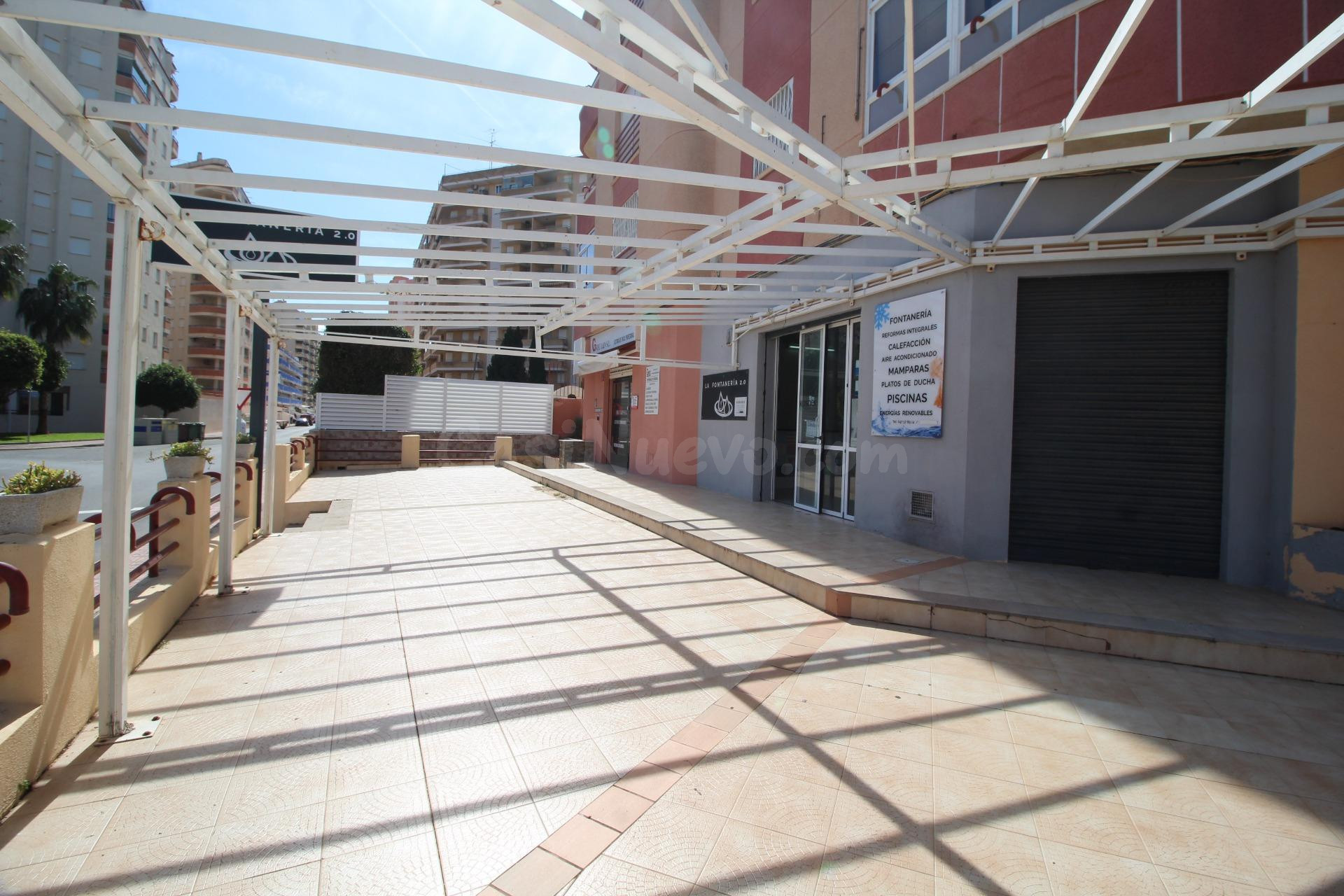 REF. 106 - ALQUILER LOCAL COMERCIAL PLAYA CONCHA - foto 2