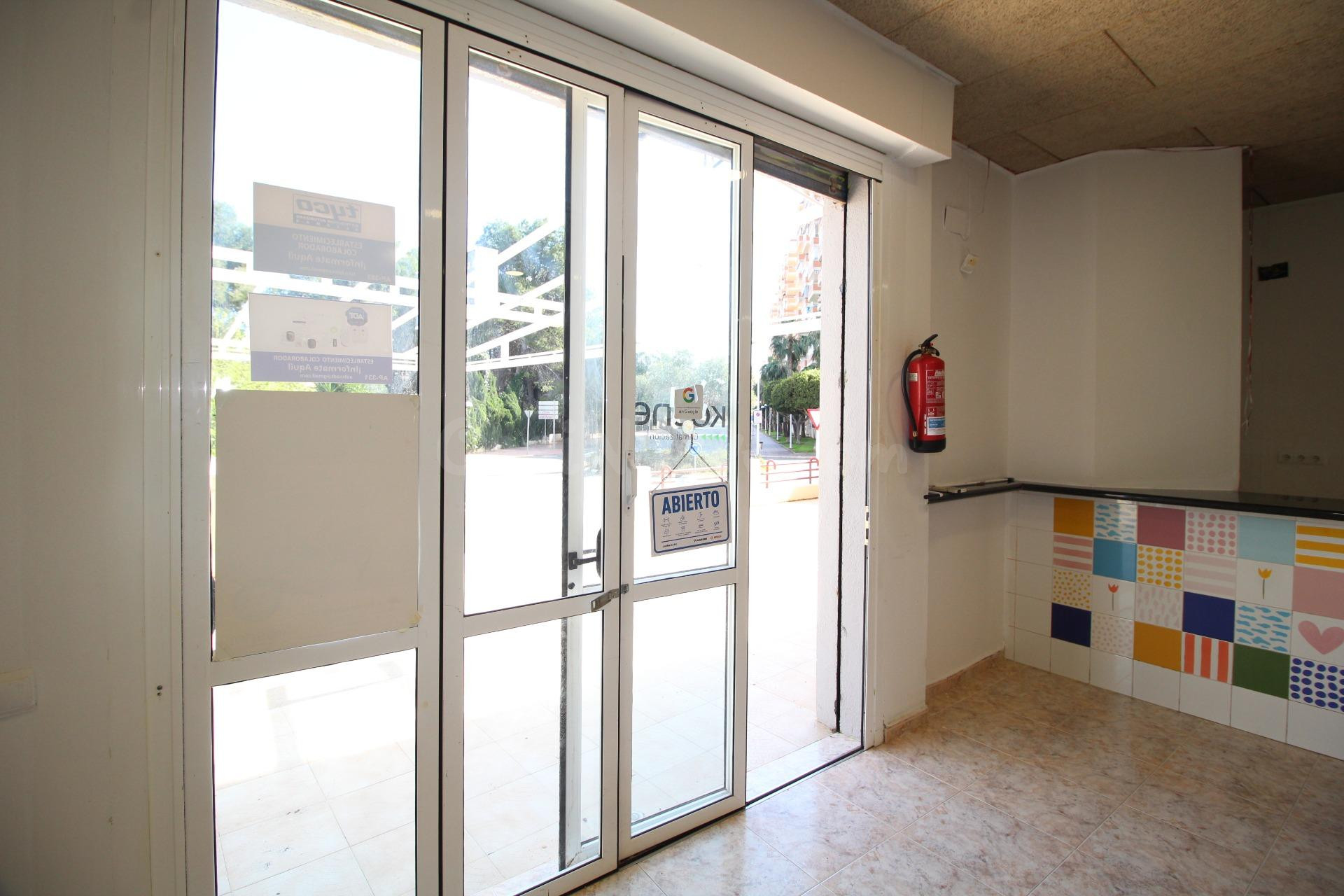 REF. 106 - ALQUILER LOCAL COMERCIAL PLAYA CONCHA - foto 4