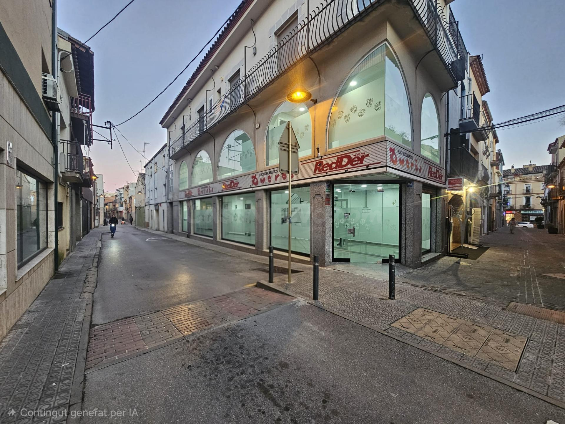 SANT CELONI (CENTRO): GRAN LOCAL COMERCIAL ESQUINERO IDEAL C