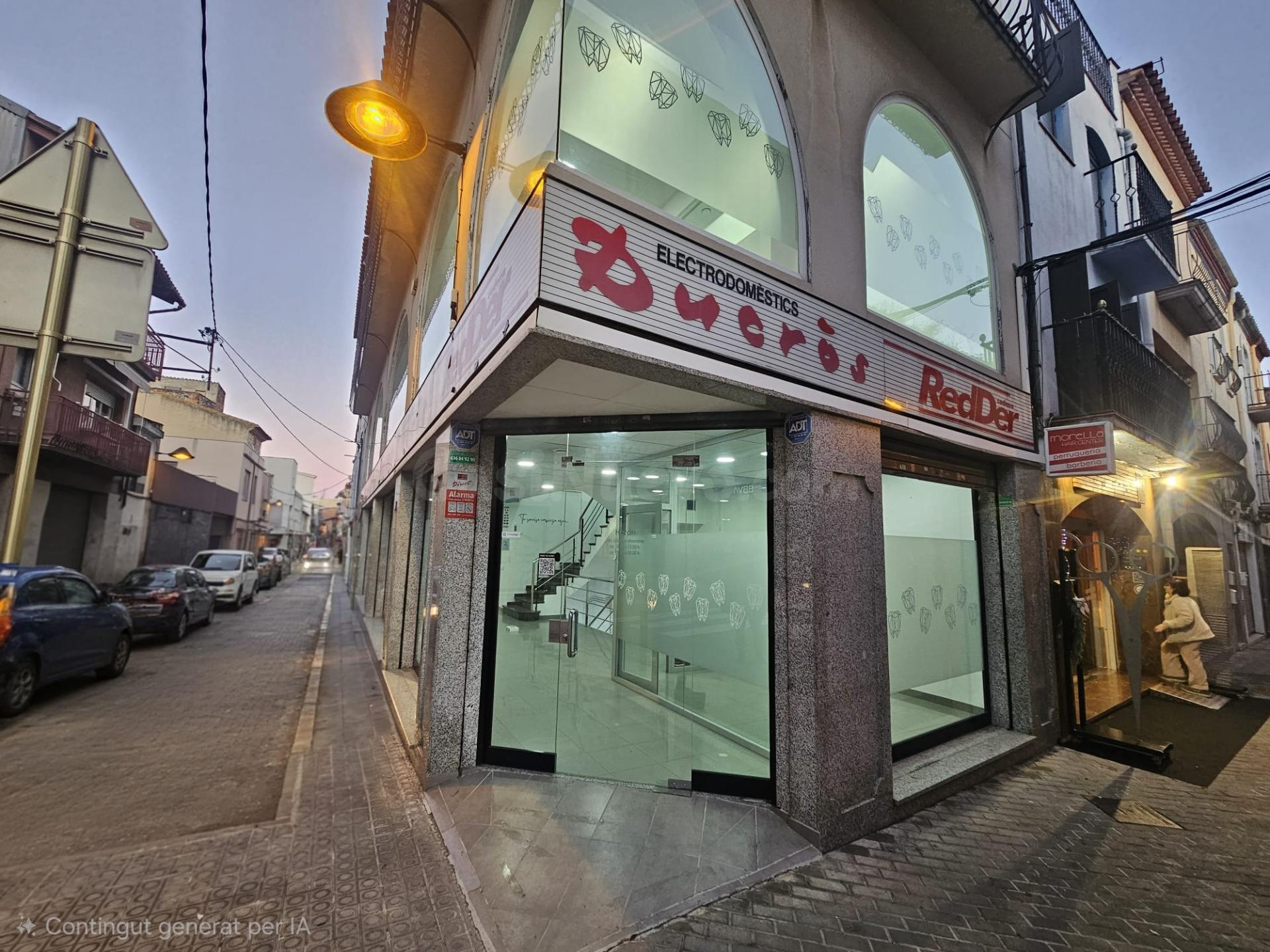 SANT CELONI (CENTRO): GRAN LOCAL COMERCIAL ESQUINERO IDEAL C - foto 2