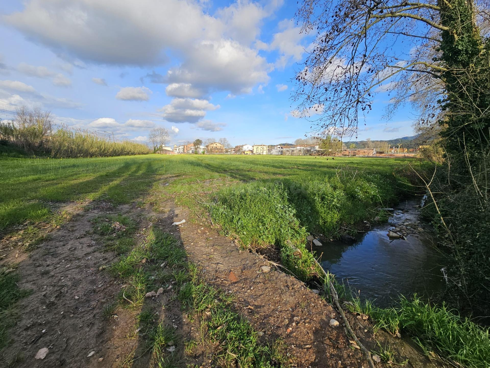 SANT CELONI - RIELLS I VIABREA: GRAN TERRENO UNIDAD DE ACTUA - foto 3
