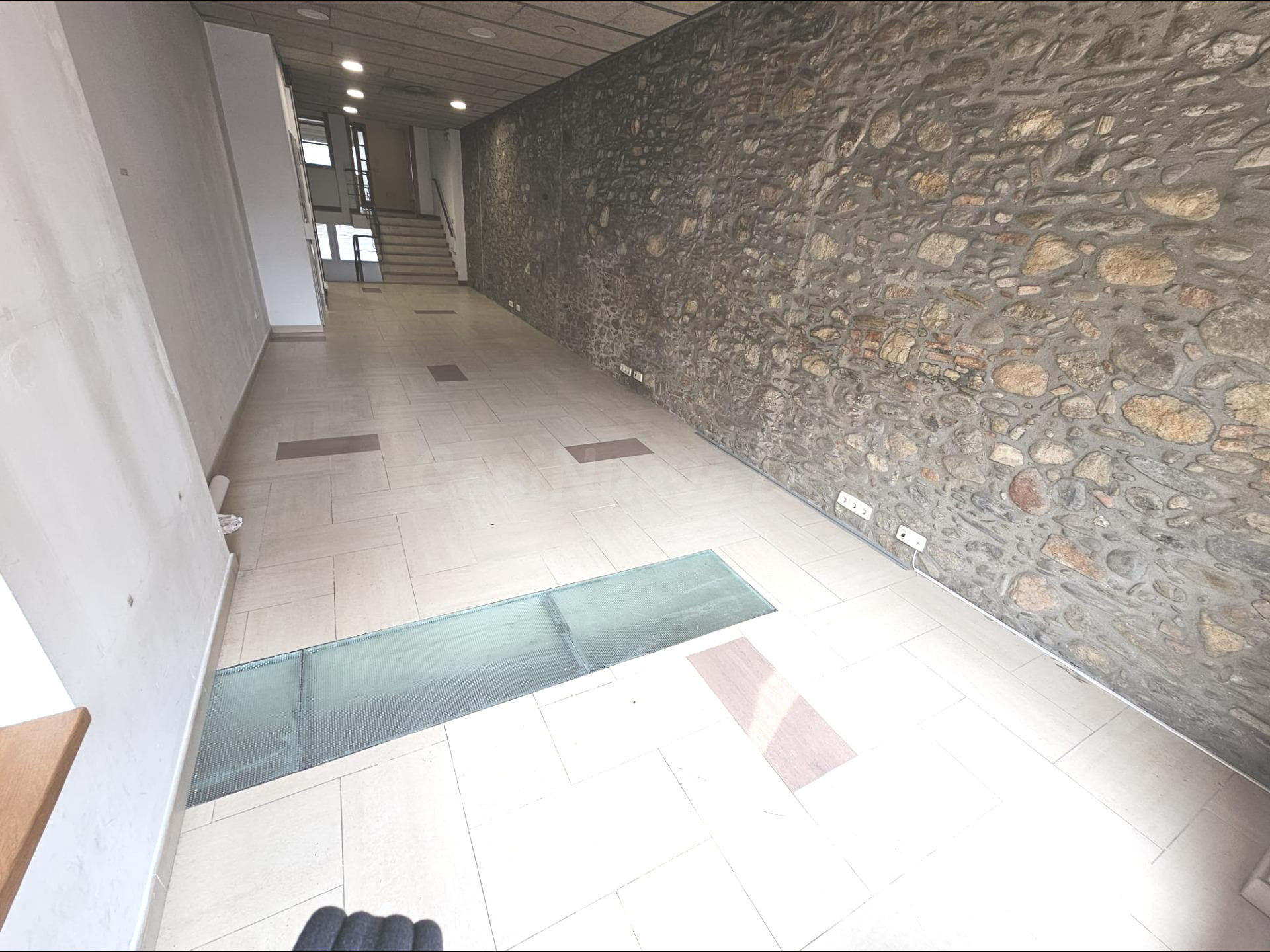 SANT CELONI (CENTRO): PRECIOSO GRAN LOCAL DE DISEÑO SITUADO  - foto 3