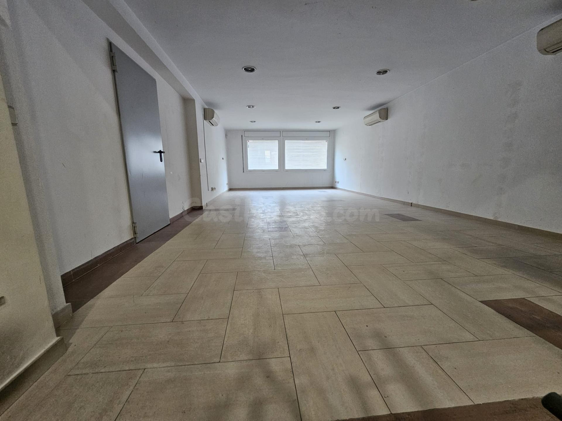 SANT CELONI (CENTRO): PRECIOSO GRAN LOCAL DE DISEÑO SITUADO  - foto 5