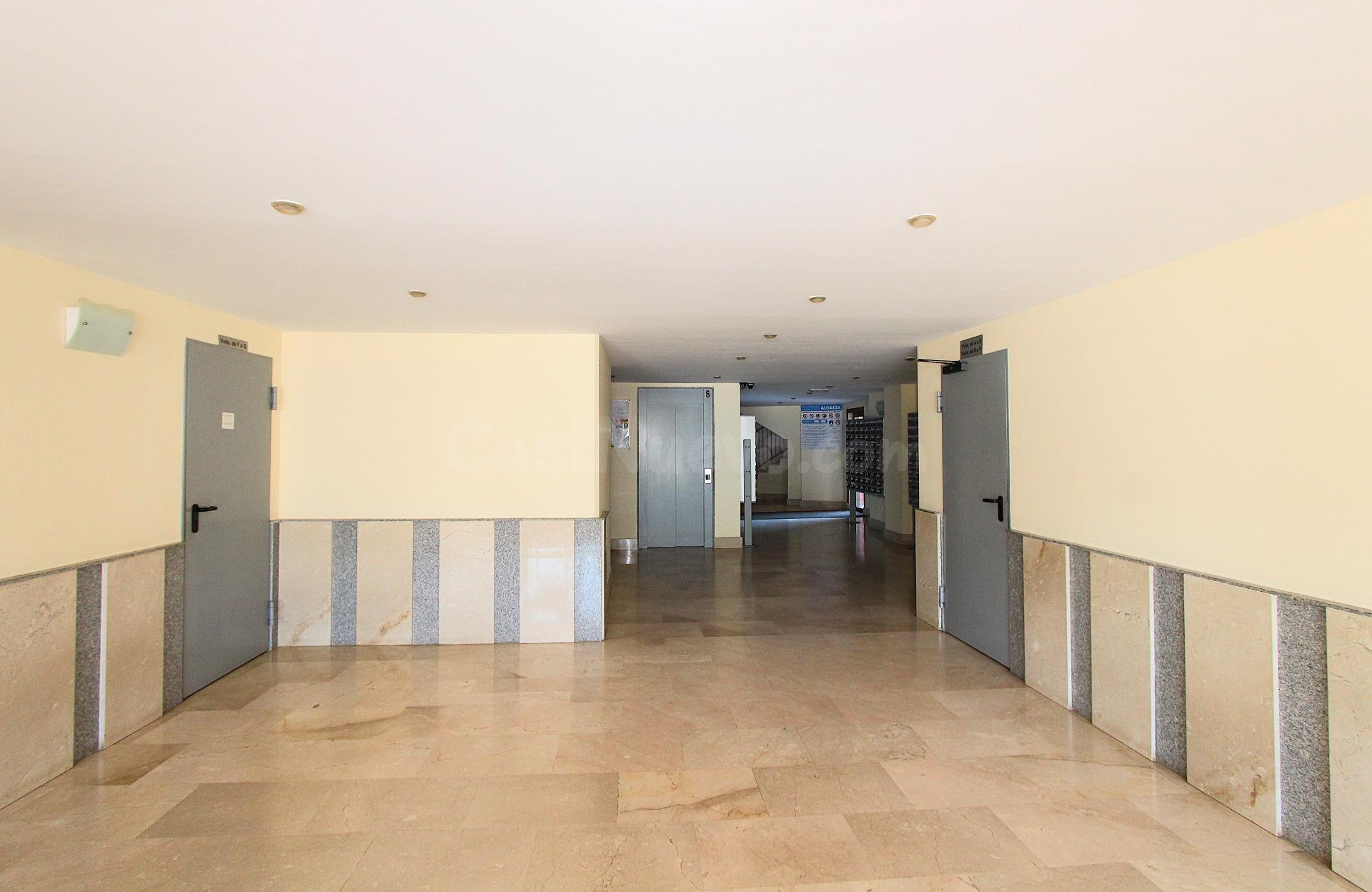 REF. 1884_APARTAMENTO DE 2 DORMITORIOS EN EDIFICIO "ALGAIDA" - foto 3