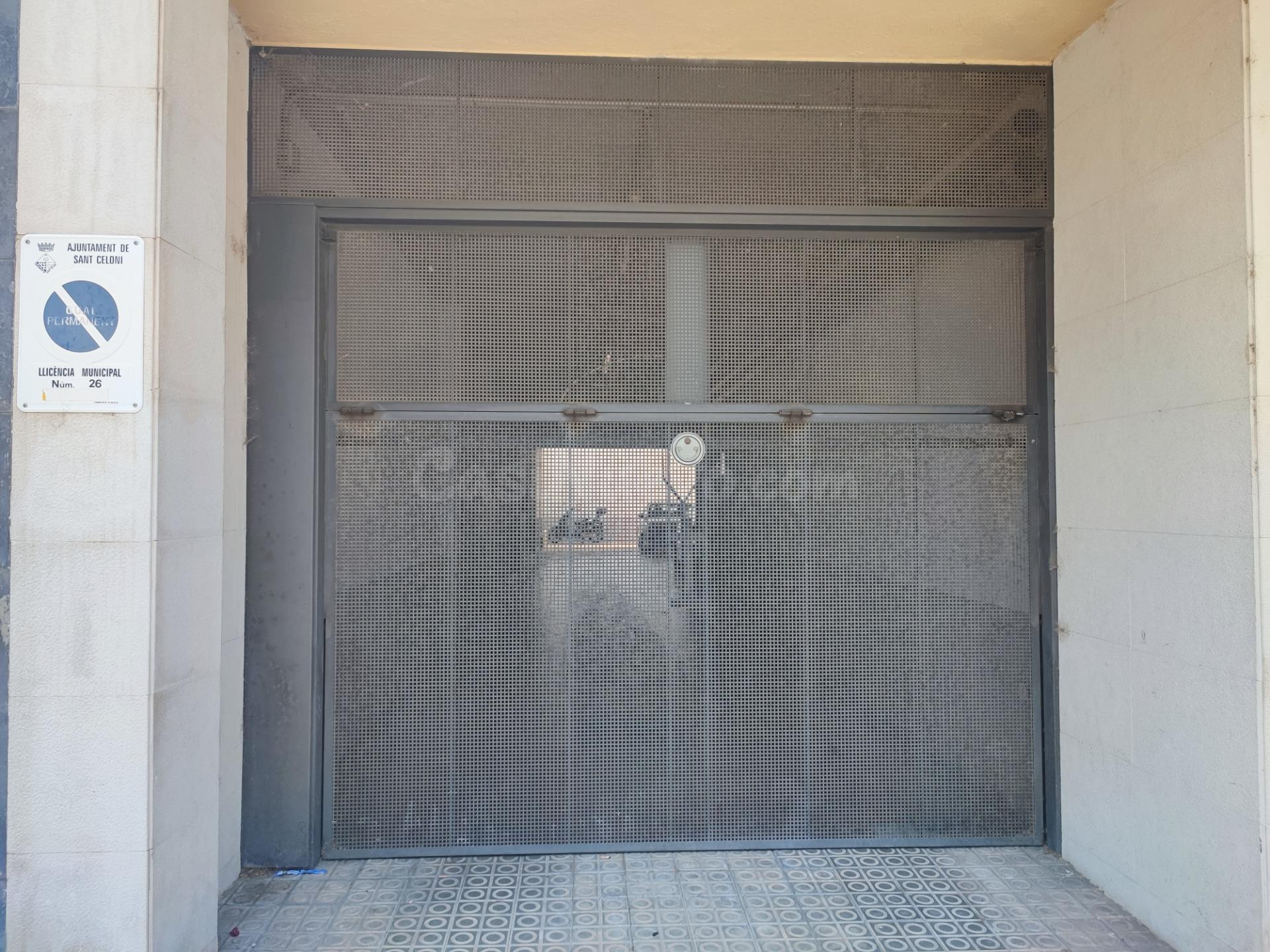 ¡OPORTUNIDAD ÚNICA! Plaza de parking en venta en Sant Celoni - foto 2