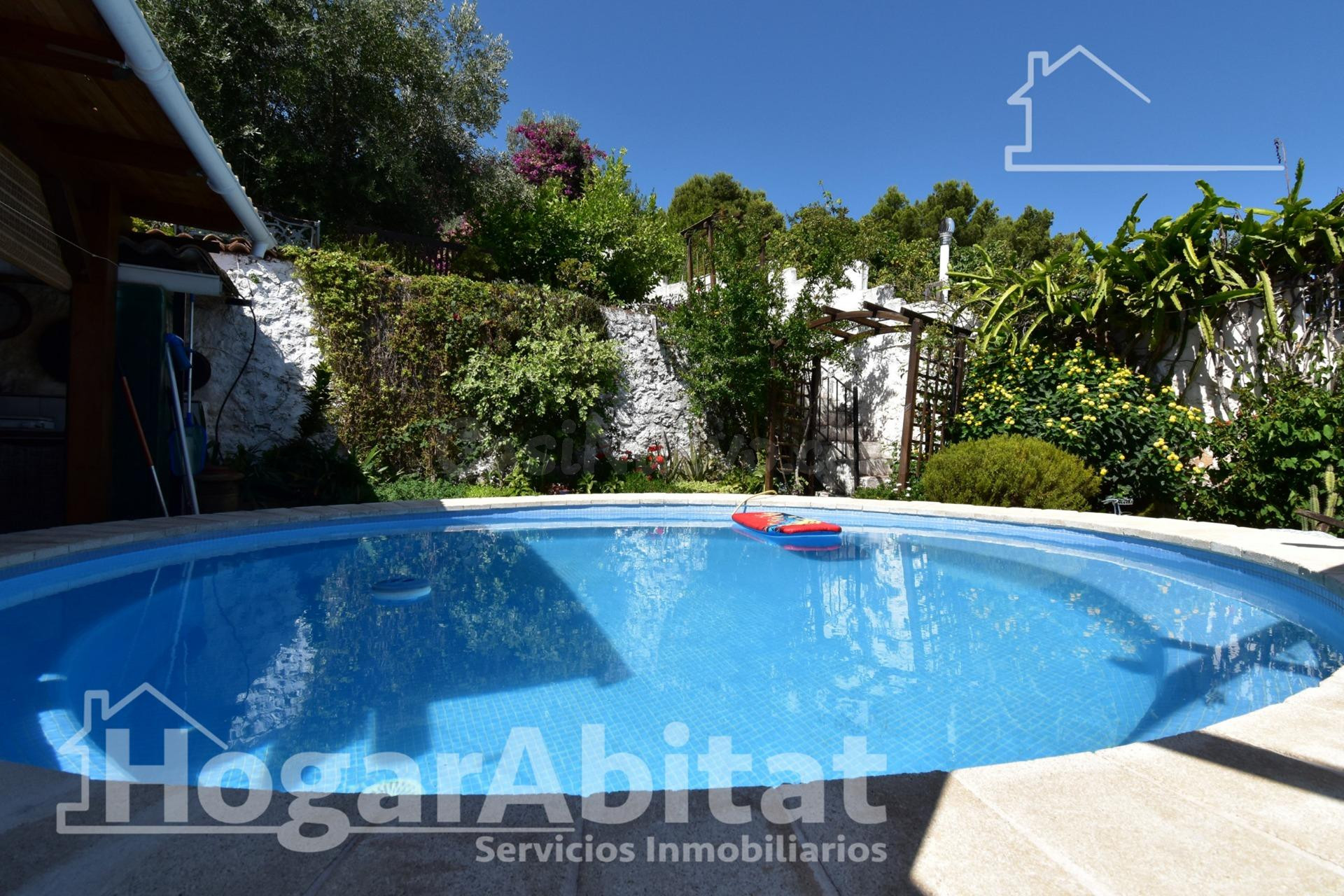 AMPLIA CASA CON BARBACOA, TRASTERO, PISCINA Y JARDÍN