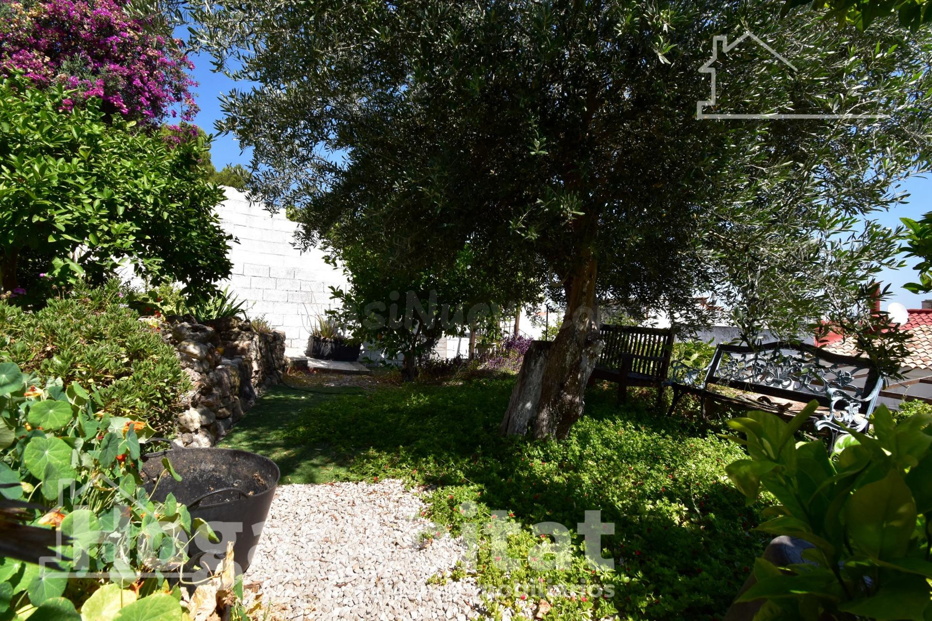AMPLIA CASA CON BARBACOA, TRASTERO, PISCINA Y JARDÍN - foto 3