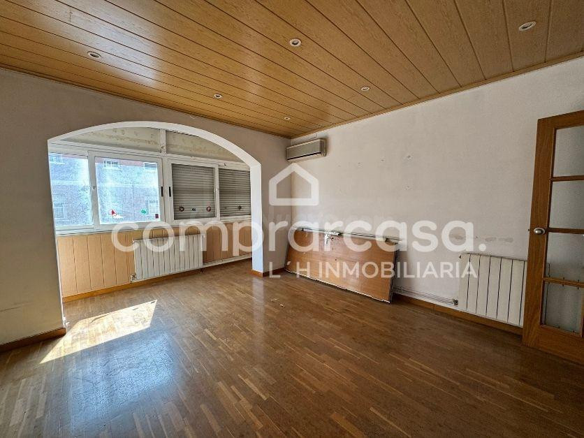 Piso luminoso de 97 m2 con terraza, 3 habitaciones y ascenso