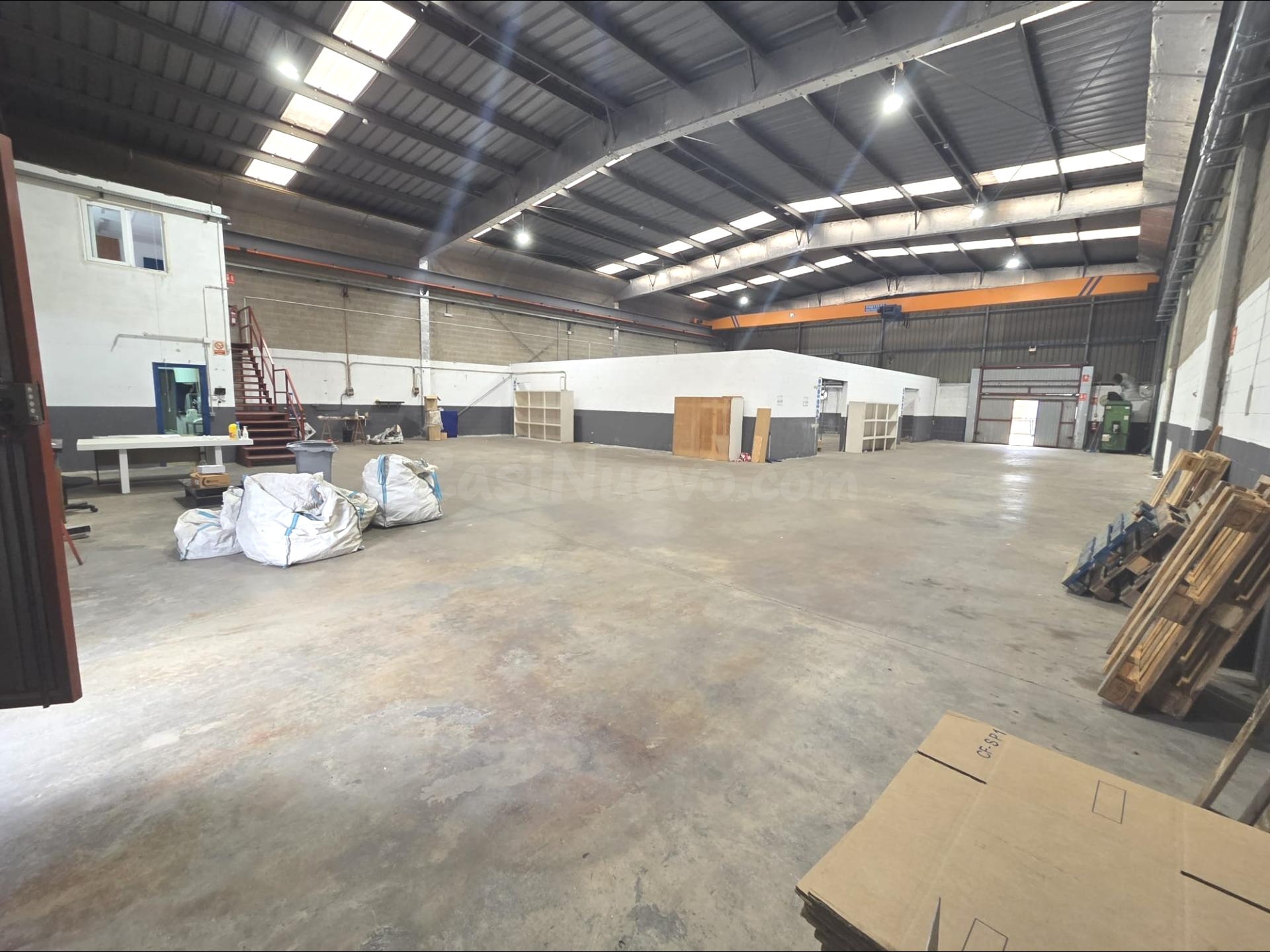 RIELLS I VIABREA (POLÍGONO INDUSTRIAL): NAVE DE 600 M2 EN AL