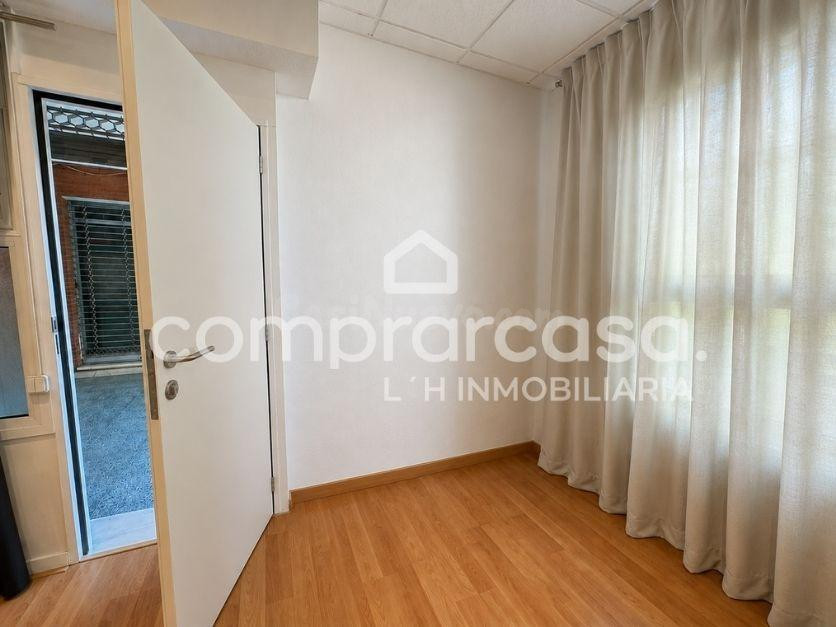 Local comercial en l'Hospitalet centre - Junto Plaça ajuntam - foto 4