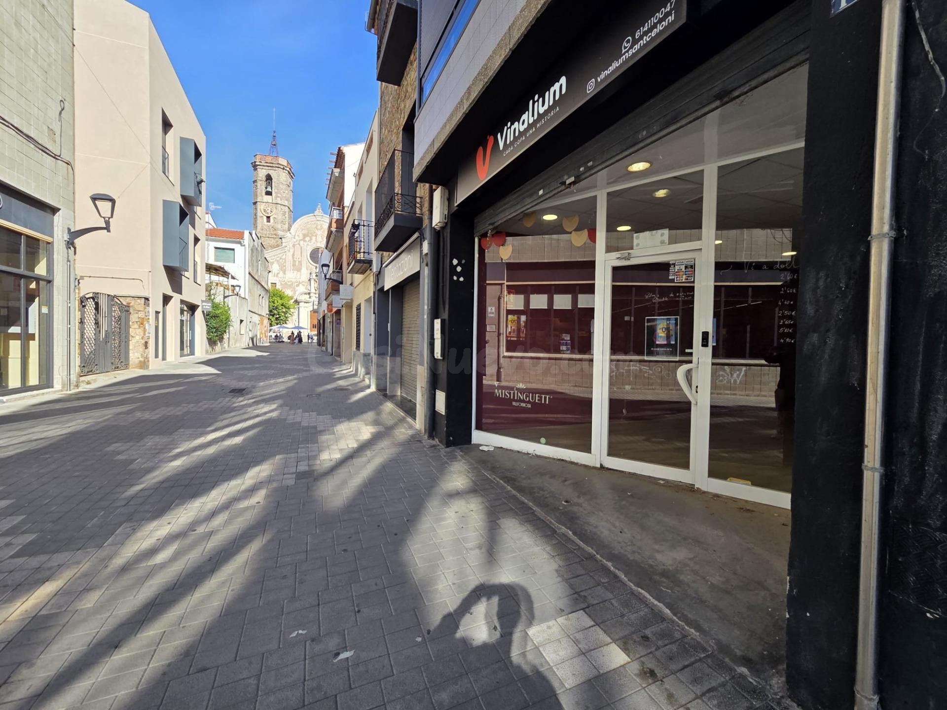 SANT CELONI (ZONA PEATONAL CENTRO): MAGNÍFICO LOCAL DIÁFANO 