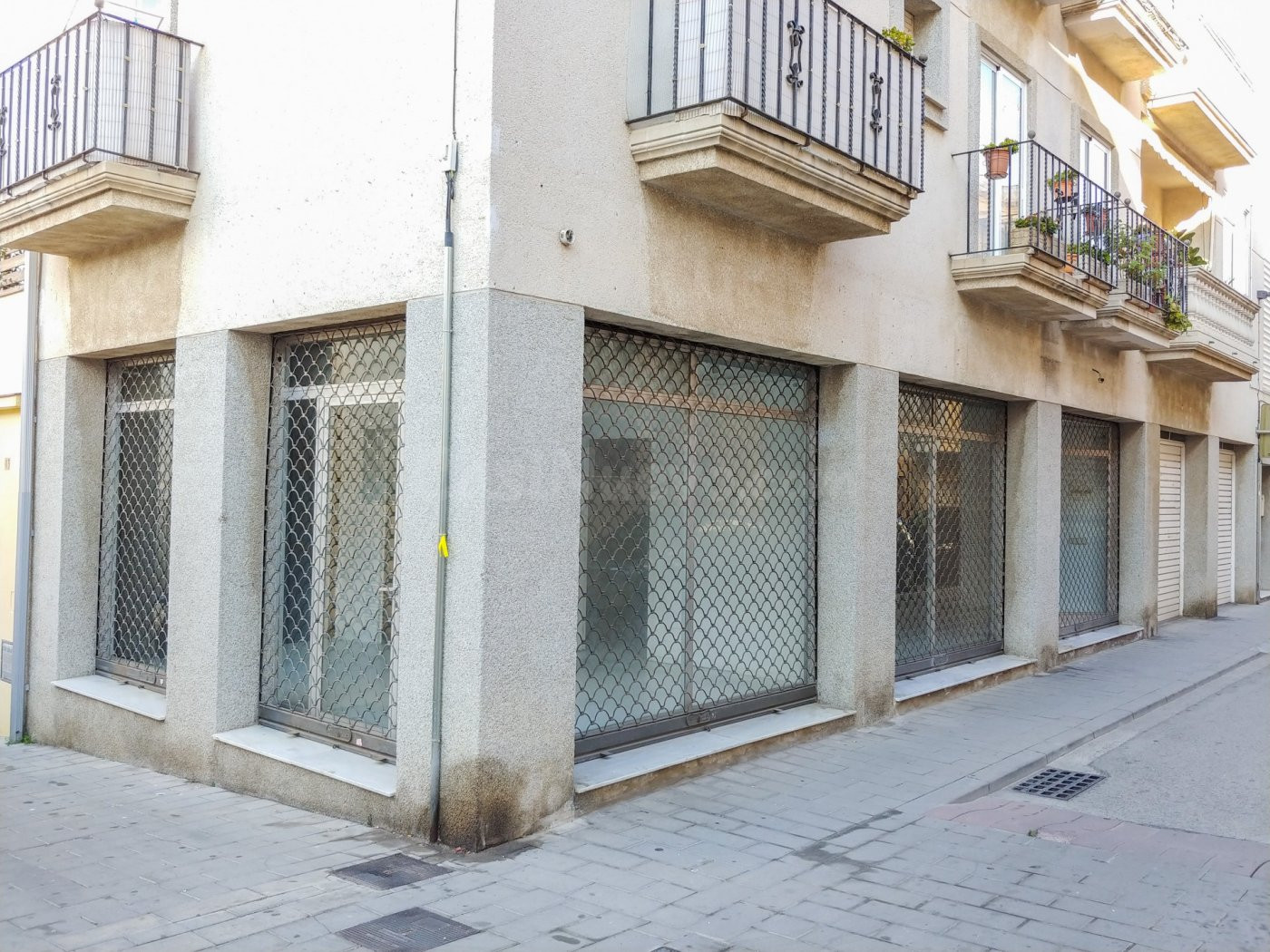 Buena esquina cerca parking, La Salle y zona comercial de Palamos