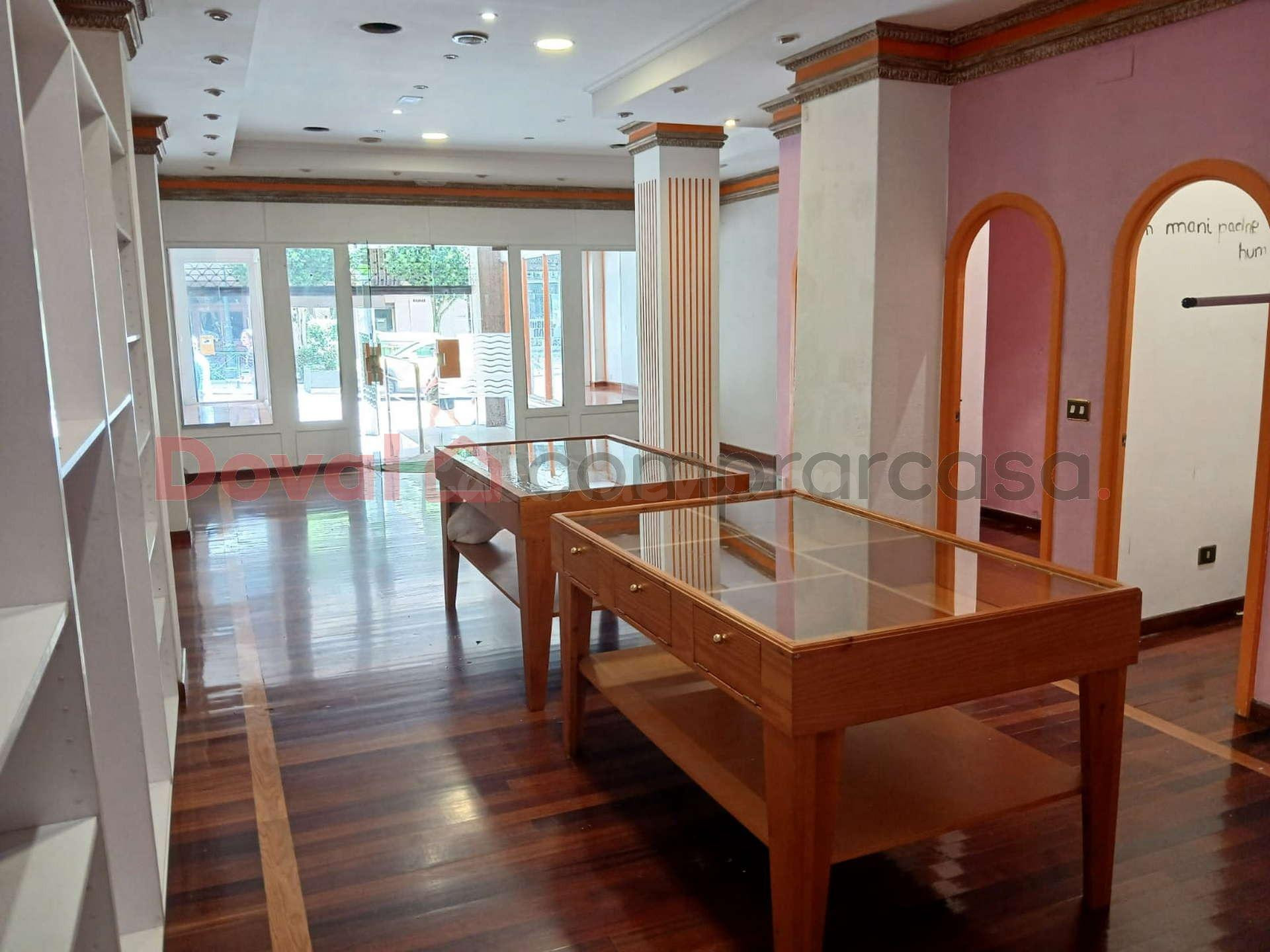 Local comercial en Camelias