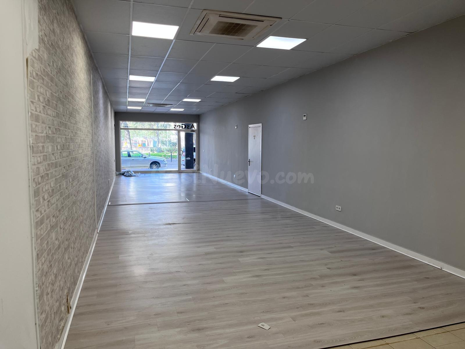 Local comercial diafano, amplio en Palamós, Zona Apart Hotel-Plaza Can Mario