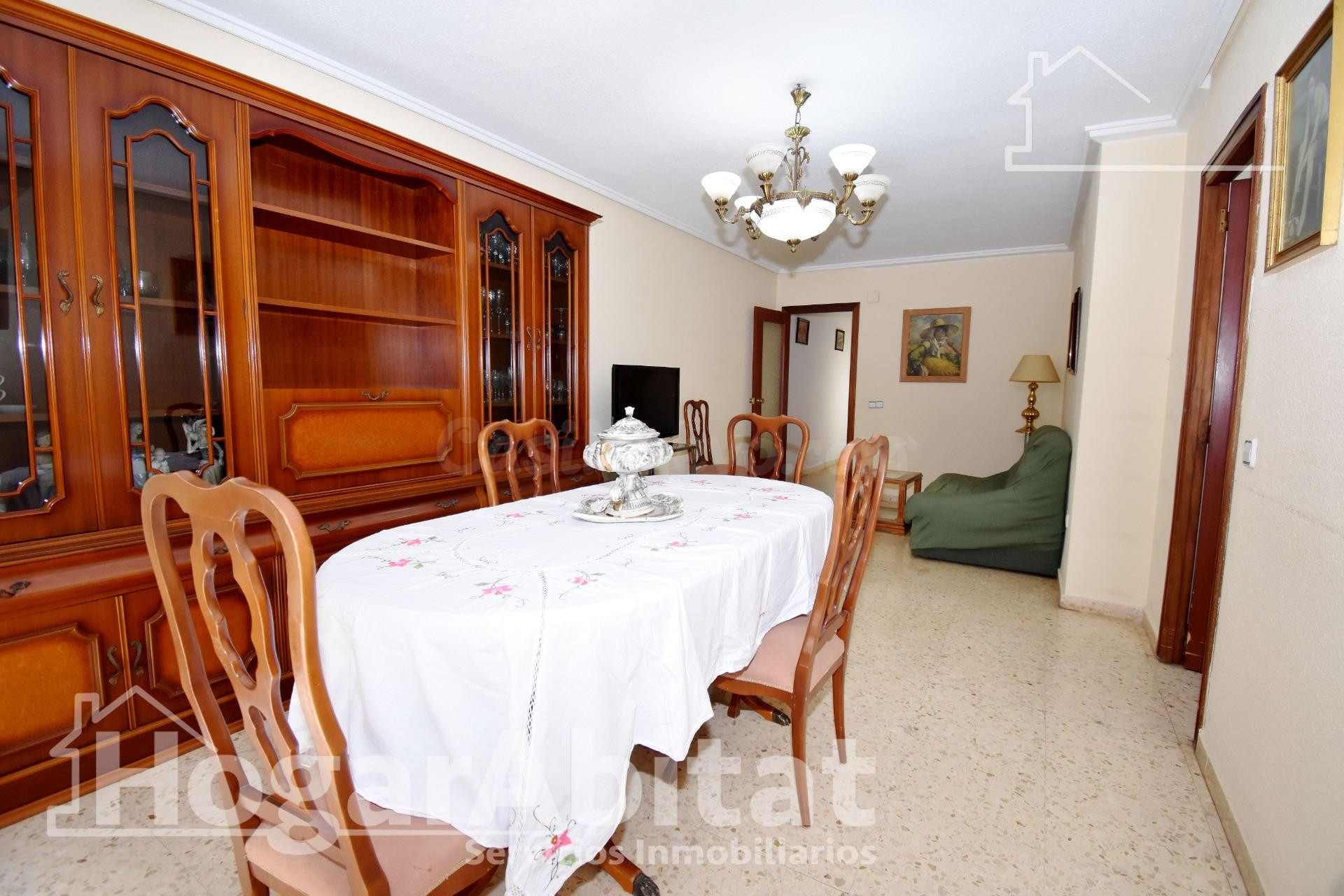 ¡MUY CENTRAL! SOFISTICADO, LUMINOSO Y EXTERIOR CON BALCÓN - foto 4