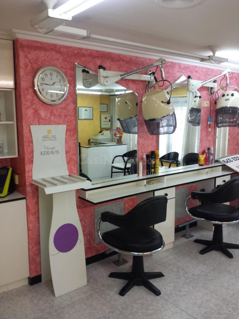 Local céntrico acondicionado para negocio de peluquería