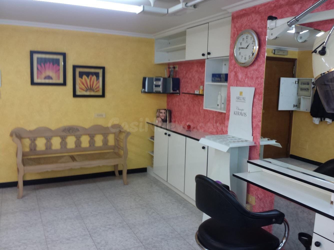 Local céntrico acondicionado para negocio de peluquería - foto 2