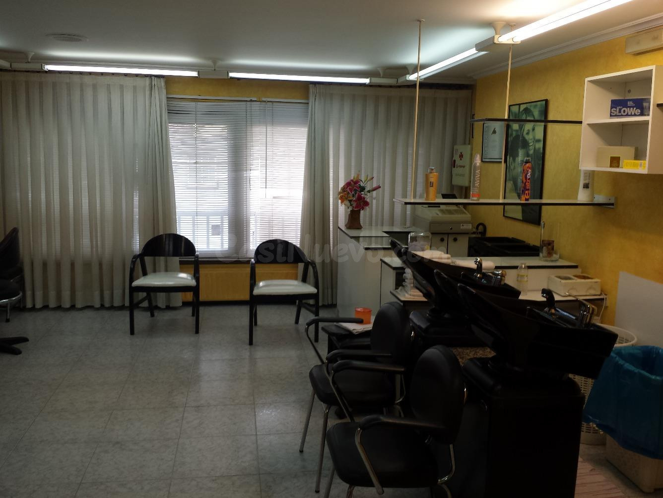 Local céntrico acondicionado para negocio de peluquería - foto 5