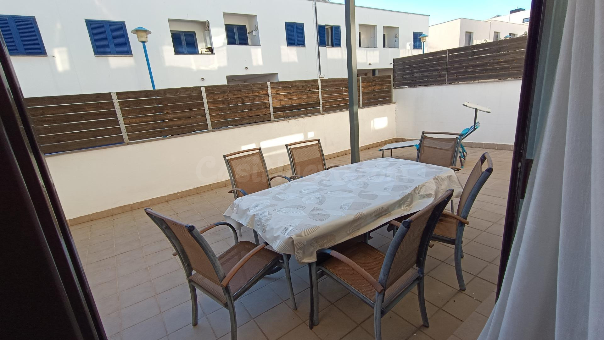 Alquiler exclusivamente de septiembre a junio. Excelente planta baja con amplio patio-terraza alquiler 10 meses