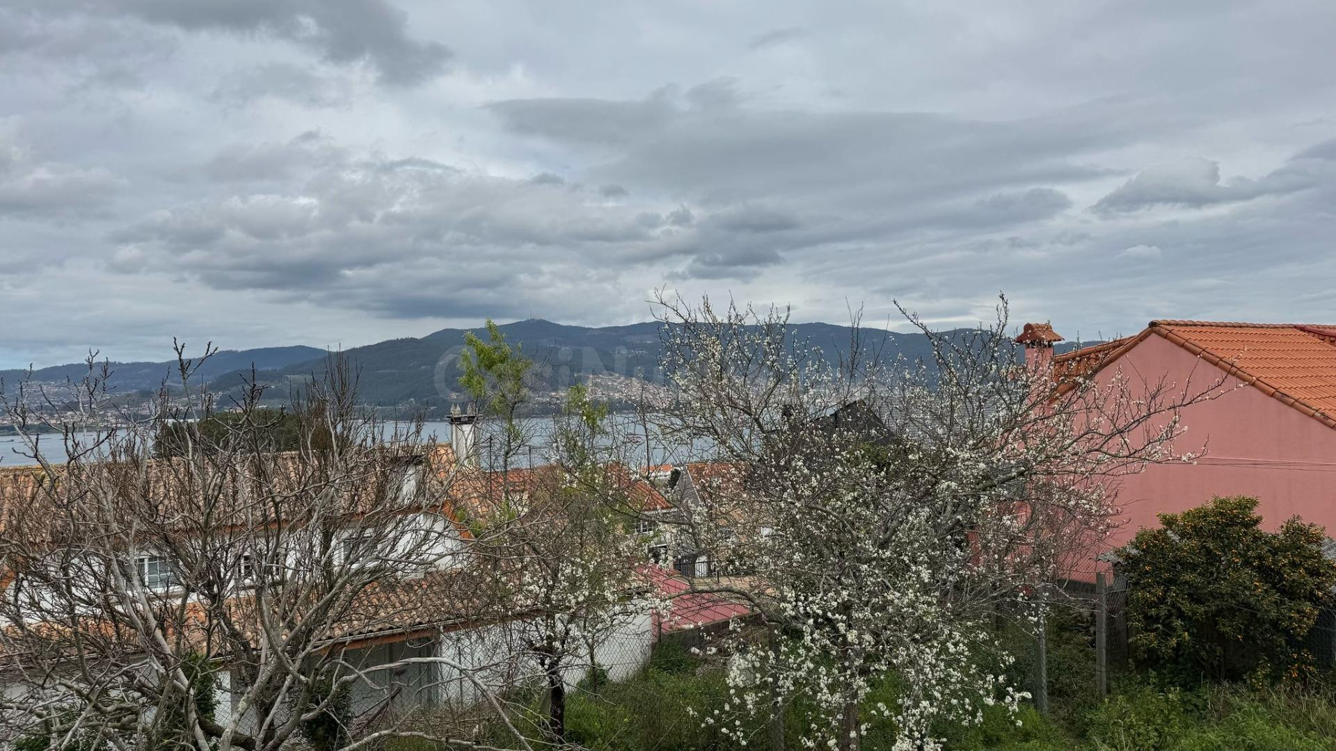 OPORTUNIDAD ÚNICA – CASA PARA REFORMAR CON VISTAS A LA RÍA