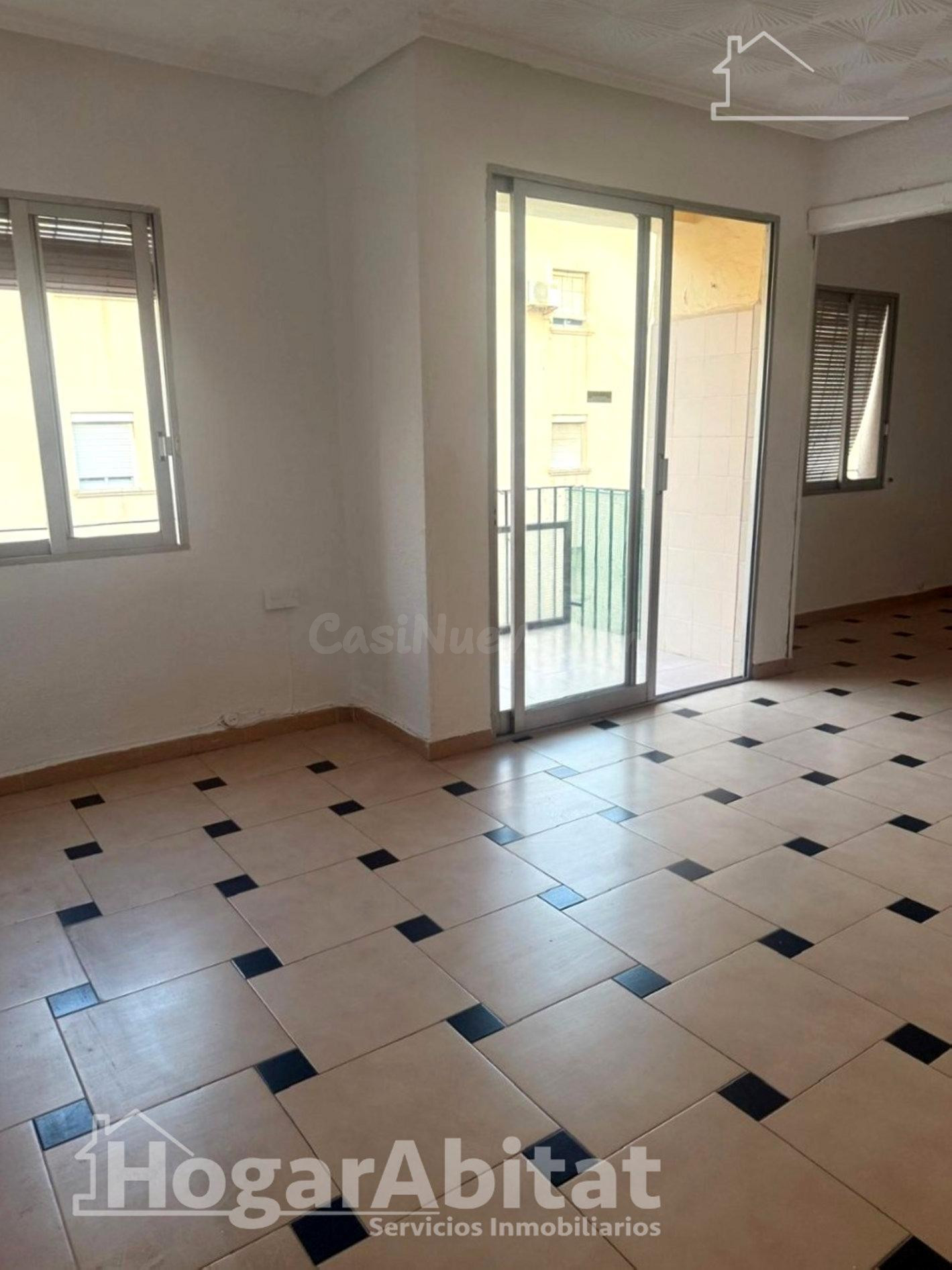EXTERIOR CON BALCON JUNTO AL PUERTO Y LA PLAYA - foto 4