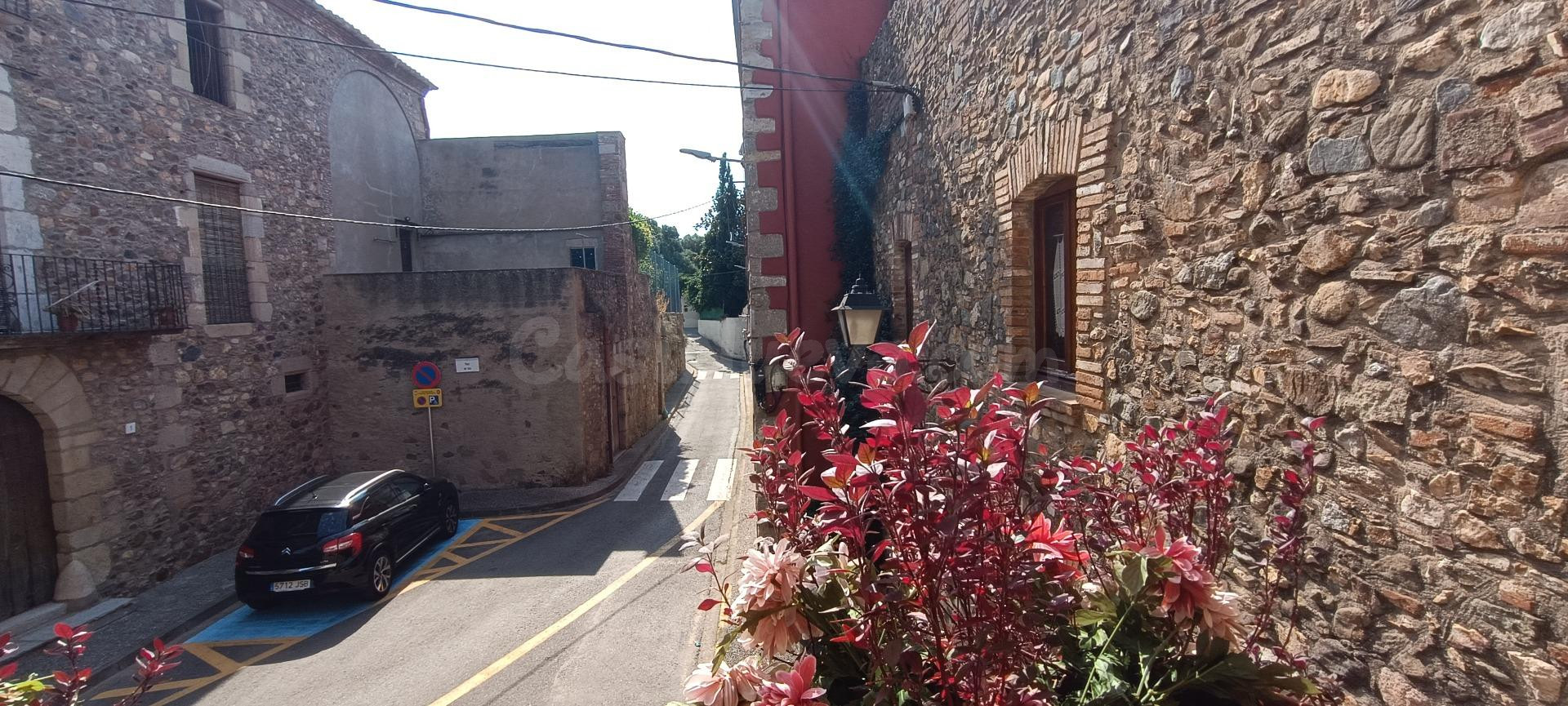Para entendidos: La mejor casona de piedra de Calonge puede ser suya. - foto 2
