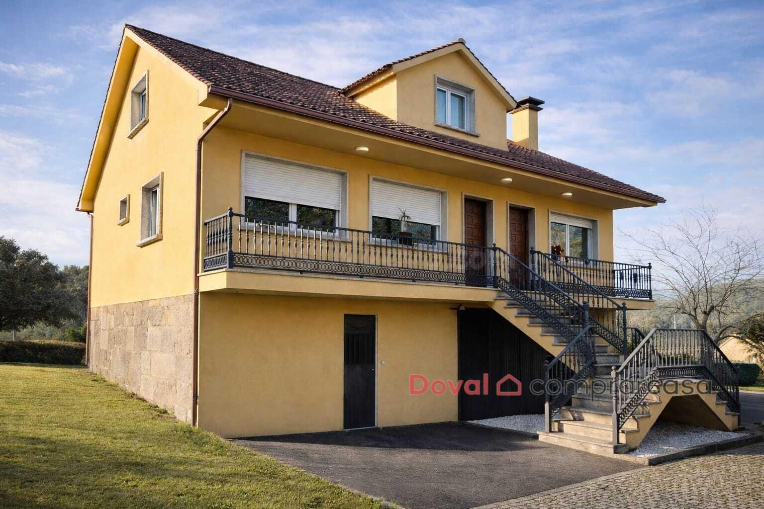Casa en venta en O Porriño con amplio terreno y todas las comodidades