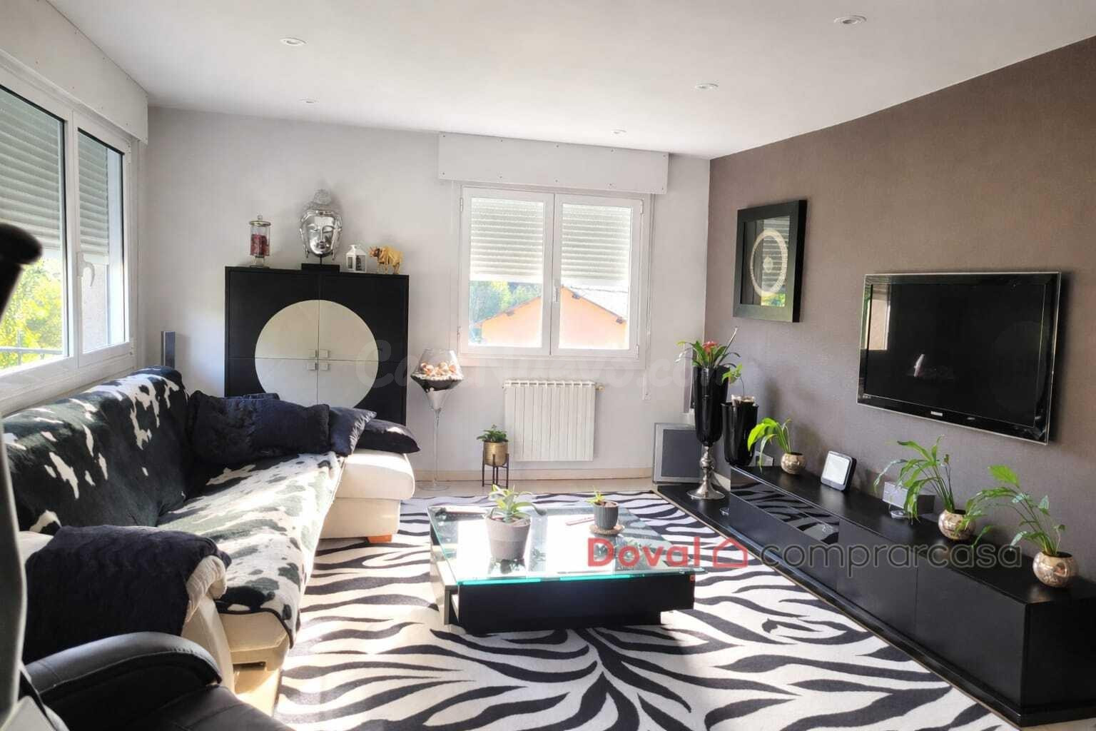 Casa en venta en O Porriño con amplio terreno y todas las co - foto 2