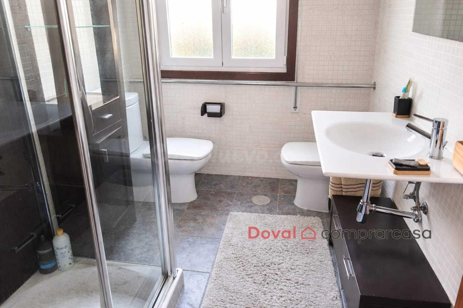 Casa en venta en O Porriño con amplio terreno y todas las co - foto 5