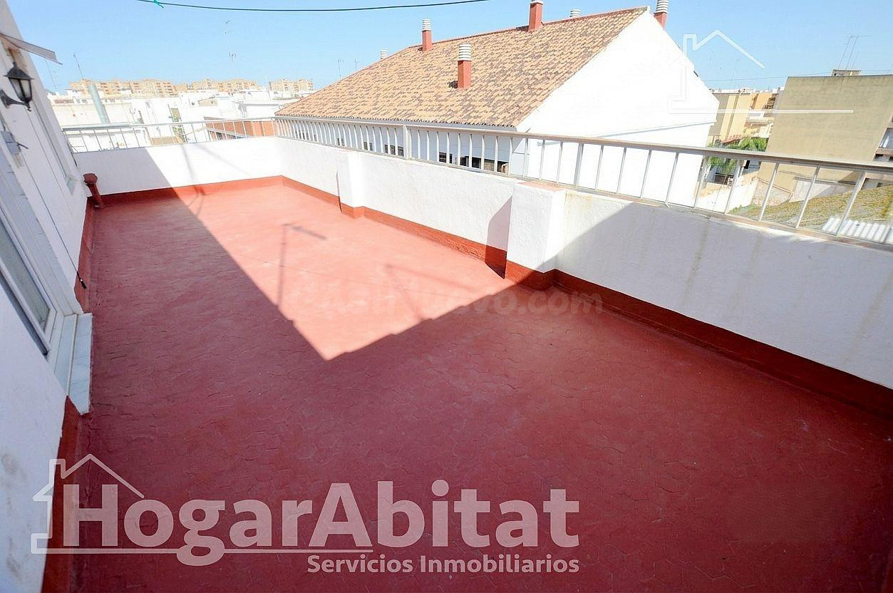ÁTICO LUMINOSO CON GRAN TERRAZA, TODO AMUEBLADO Y CERCA DEL  - foto 4