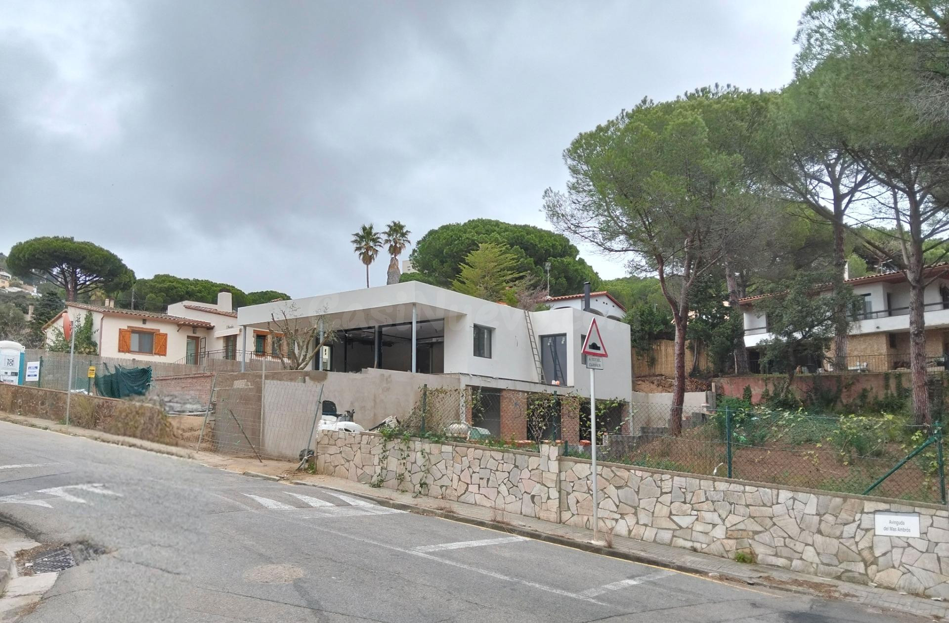 Magnífica Casa de Obra nueva rodeada de Pinos, con psicina y gran garaje. Oportunidad. - foto 2