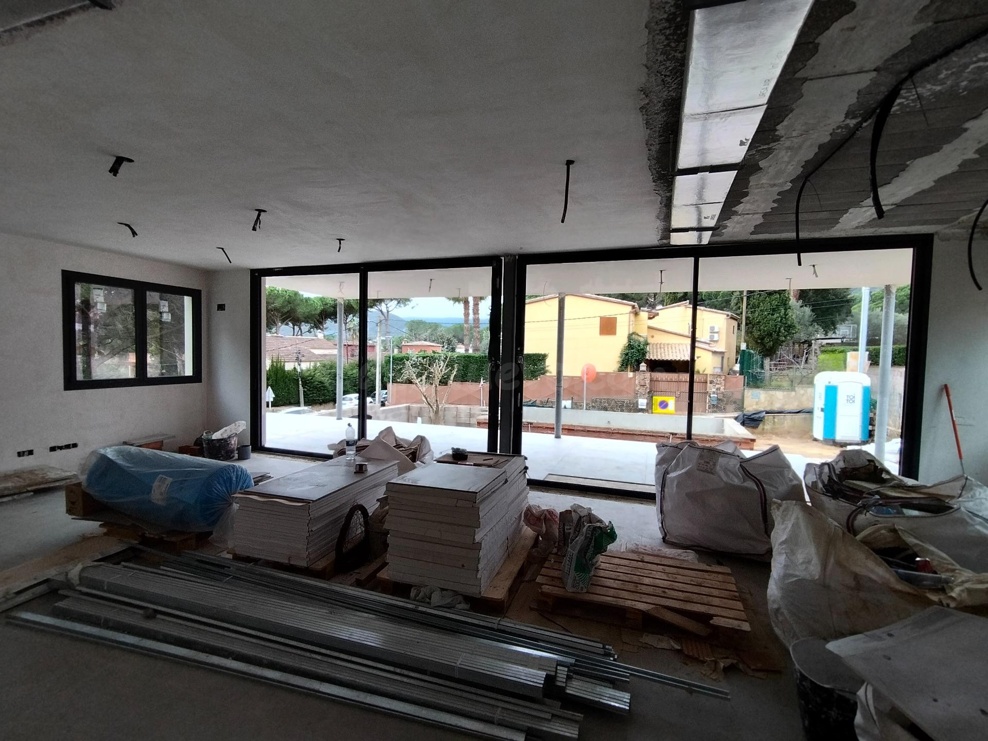 Magnífica Casa de Obra nueva rodeada de Pinos, con psicina y gran garaje. Oportunidad. - foto 3