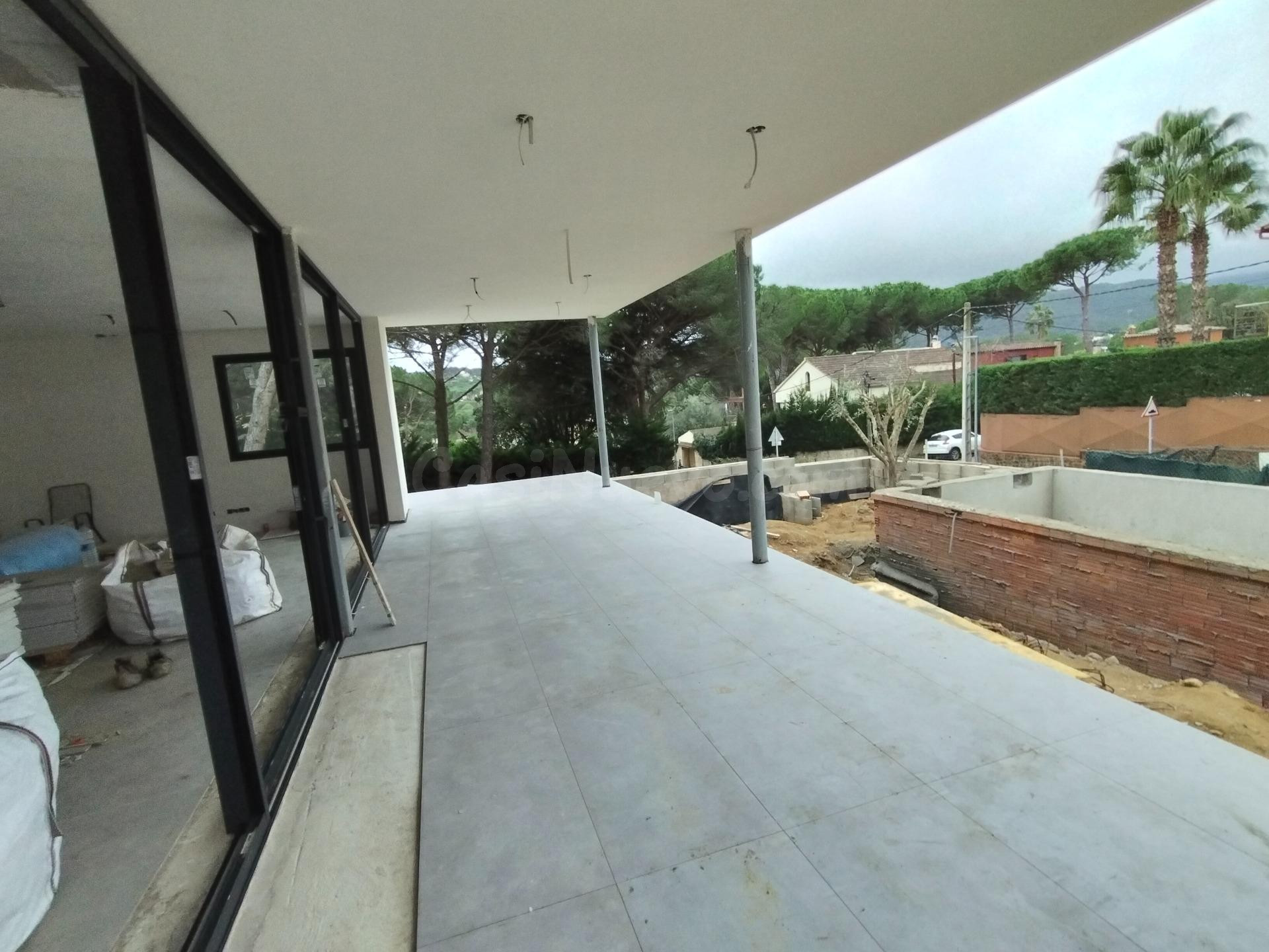 Magnífica Casa de Obra nueva rodeada de Pinos, con psicina y gran garaje. Oportunidad. - foto 4