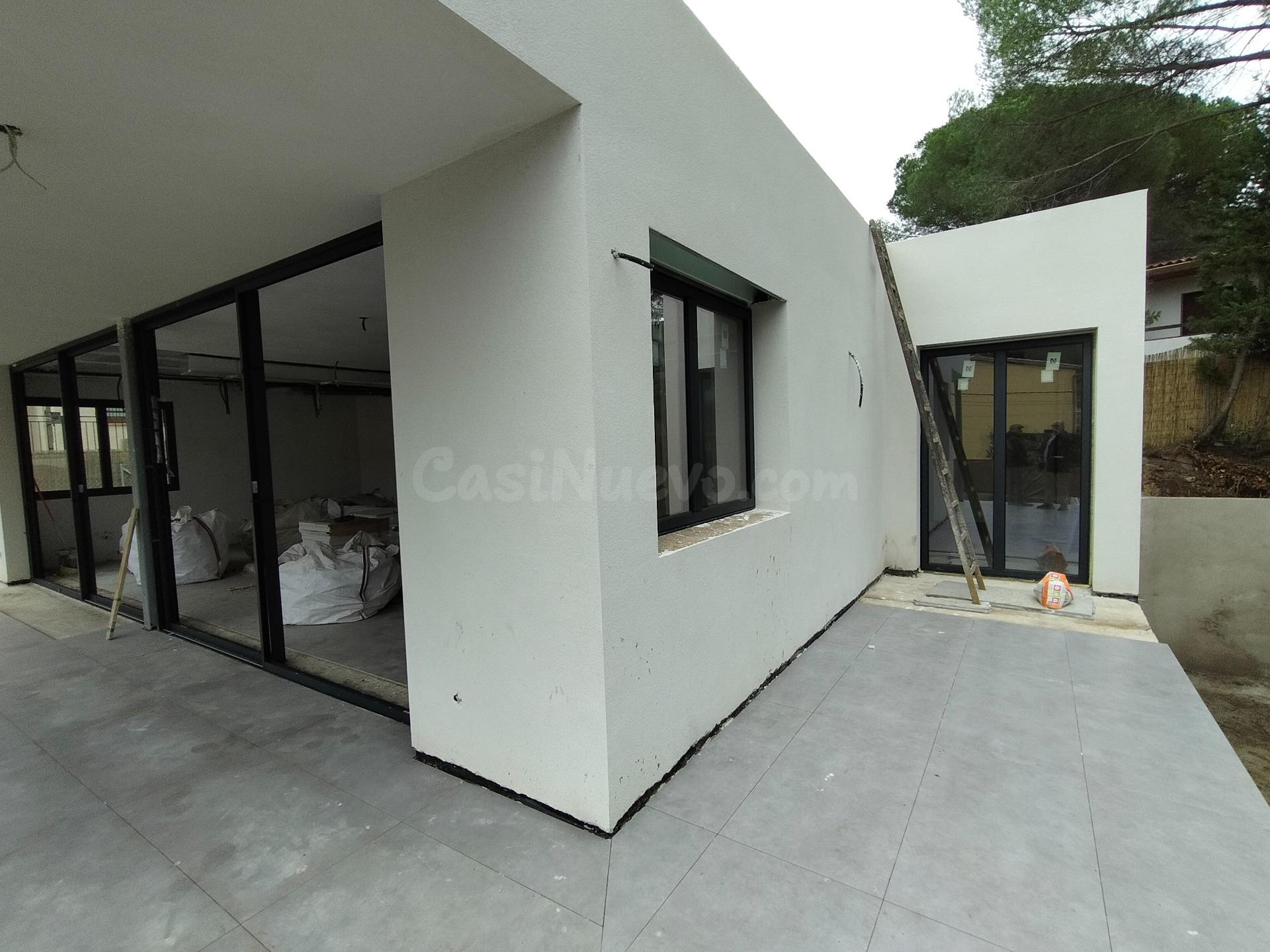 Magnífica Casa de Obra nueva rodeada de Pinos, con psicina y gran garaje. Oportunidad. - foto 5