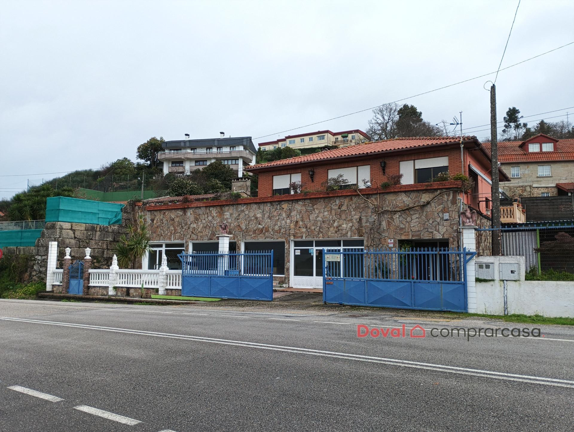 SE ALQUILA LOCAL COMERCIAL A PIE DE CARRETERA